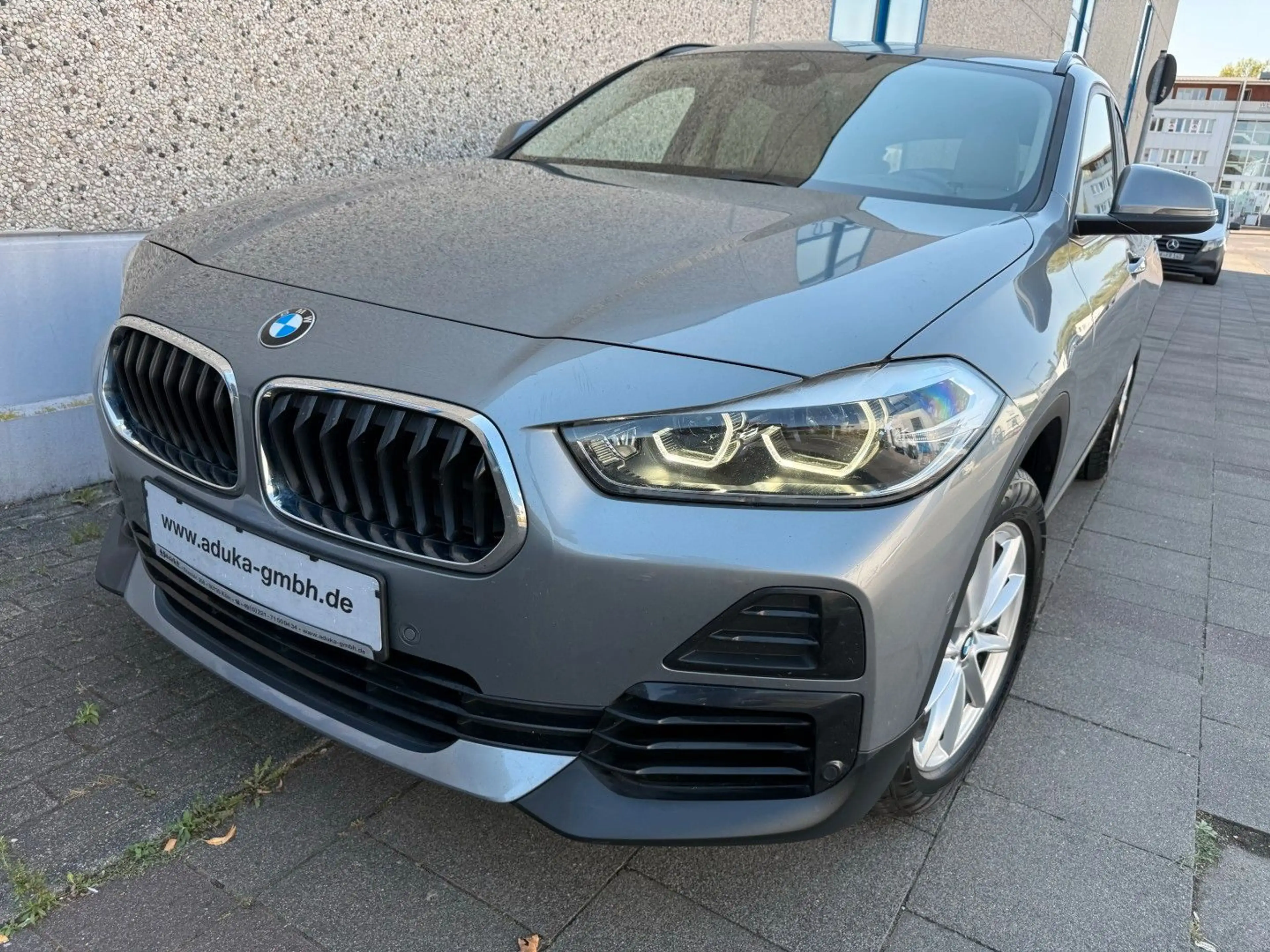 BMW X2 sDrive20i DCT Panorama AHK CarPlay LED Kamera — photo 3