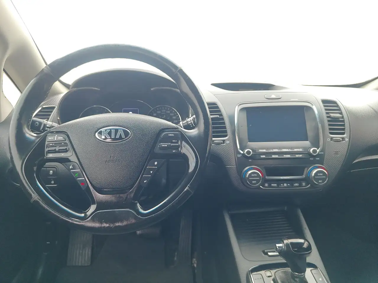 Kia Forte снимка Kia Forte