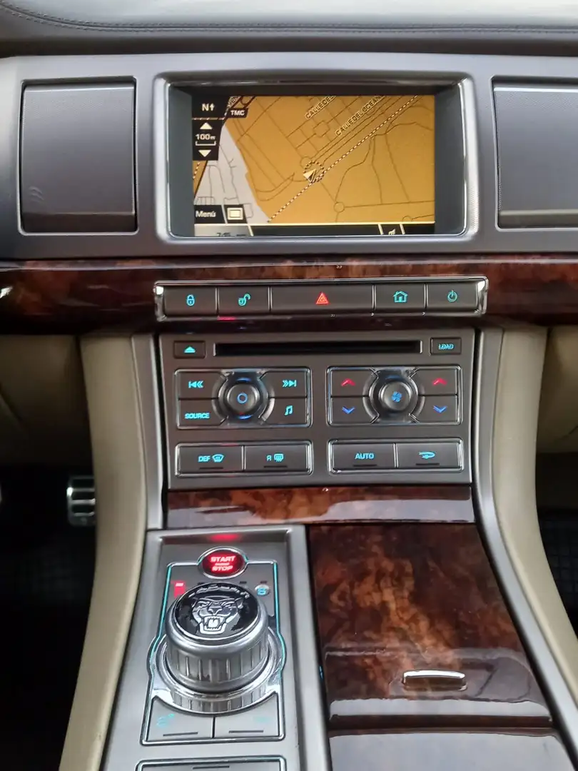 Jaguar XF 3.0 V6 Premium Luxury Aut. Gris - 2