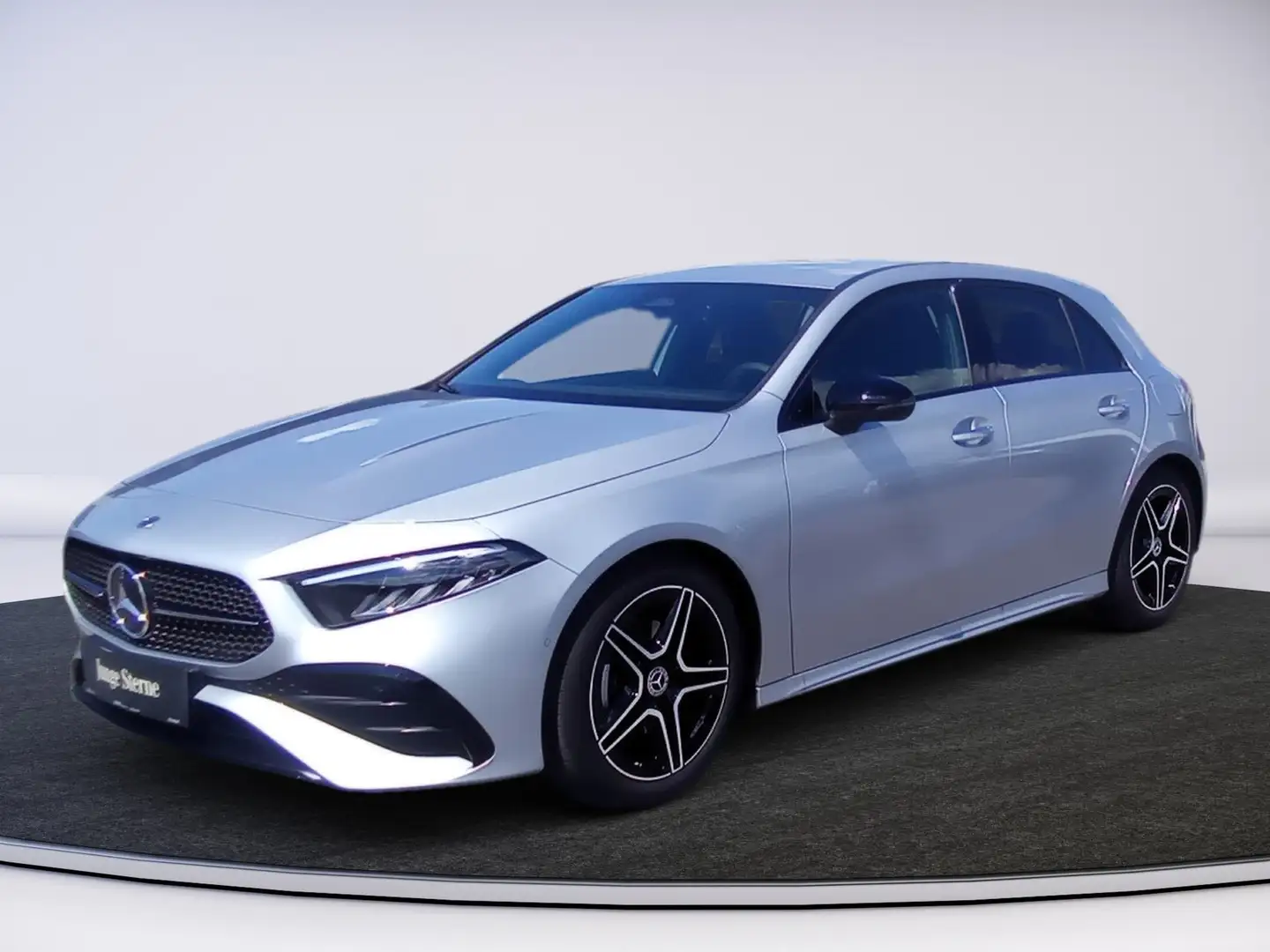 Mercedes-Benz A 180 d AMG Line Night Edition Silber - 2