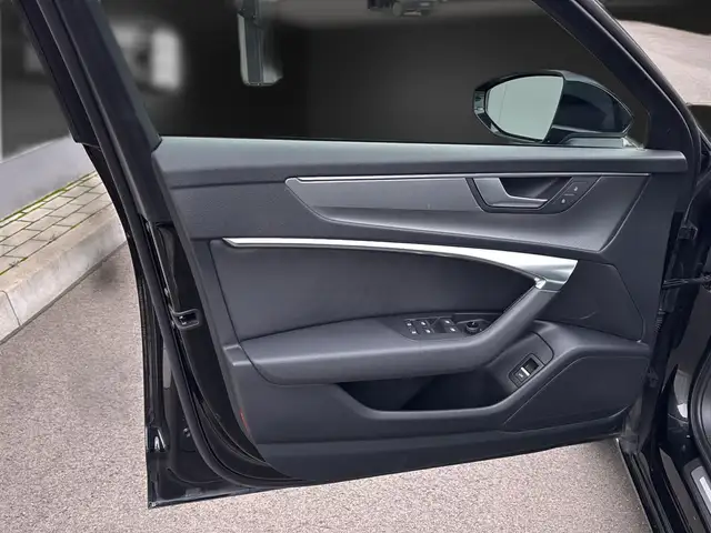 Audi A6 view 26