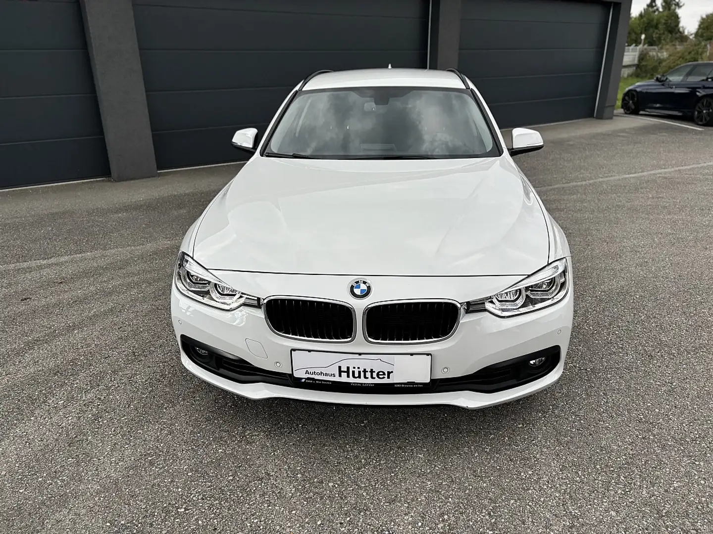 BMW 318 i Touring Aut., Navi, Sitzheizung, HiFi, FA, Pa... Weiß - 2