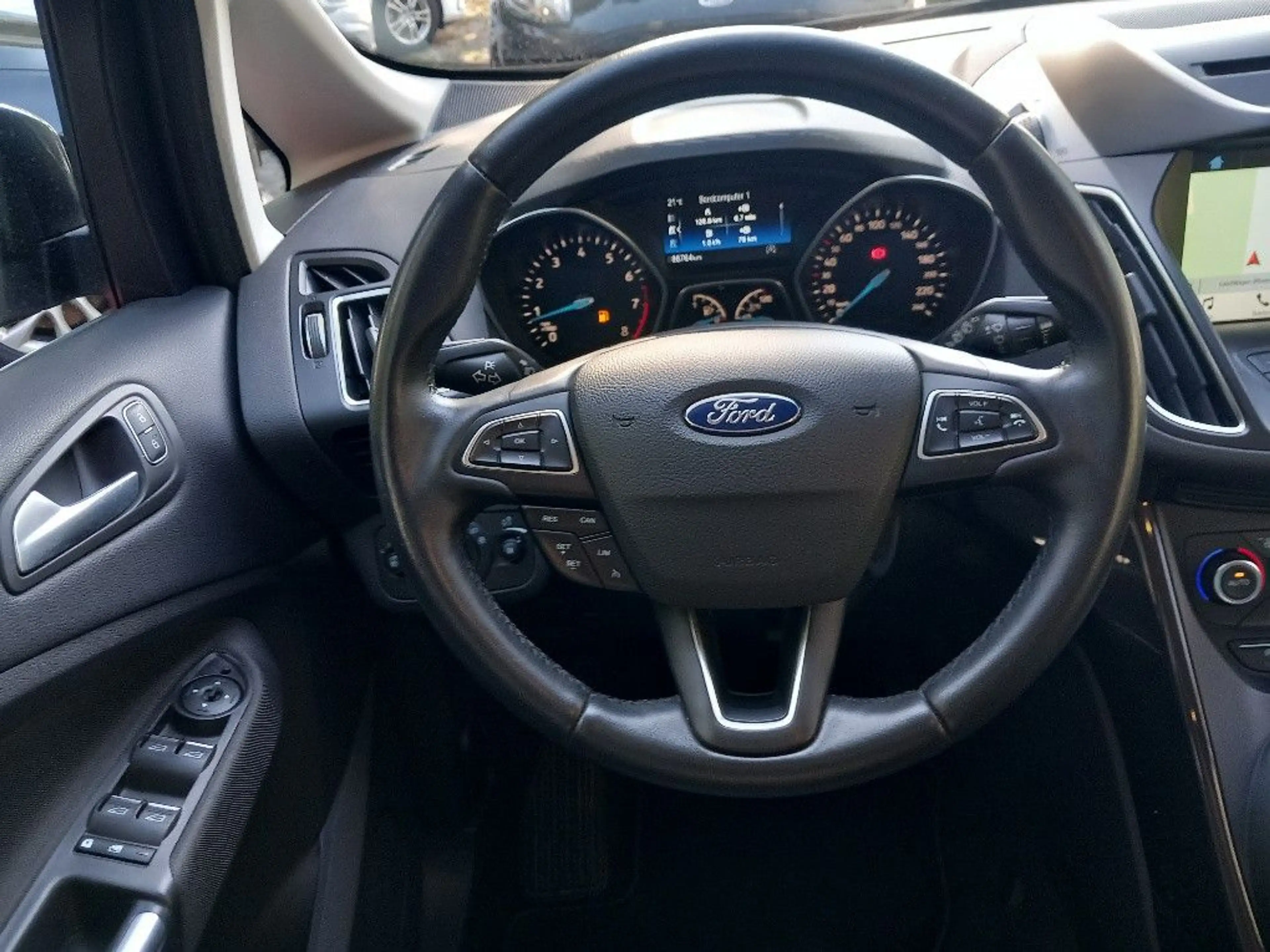 Ford C-Max 1.0 EcoBoost Titanium — photo 9