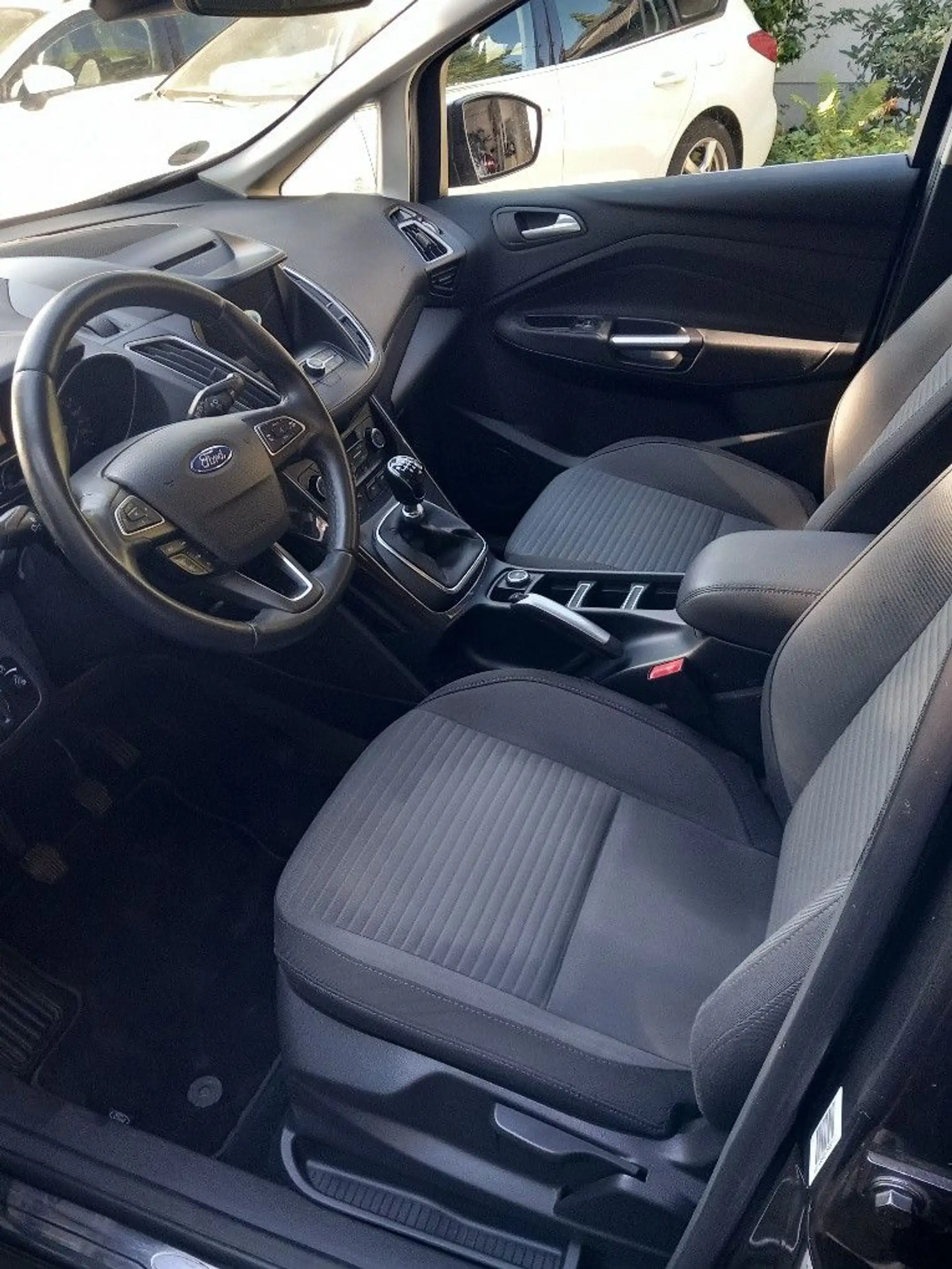 Ford C-Max 1.0 EcoBoost Titanium — photo 13