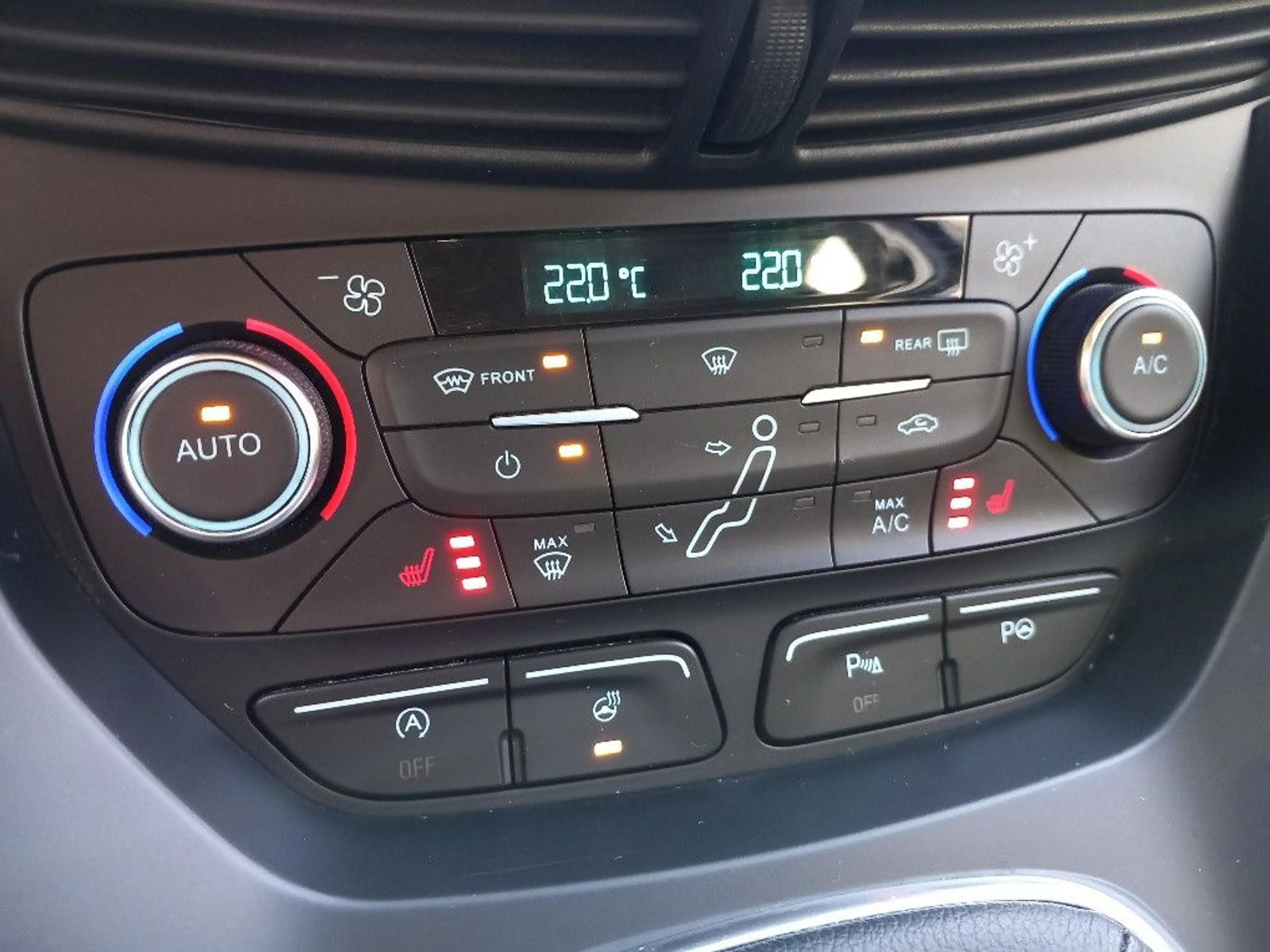 Ford C-Max 1.0 EcoBoost Titanium — photo 11
