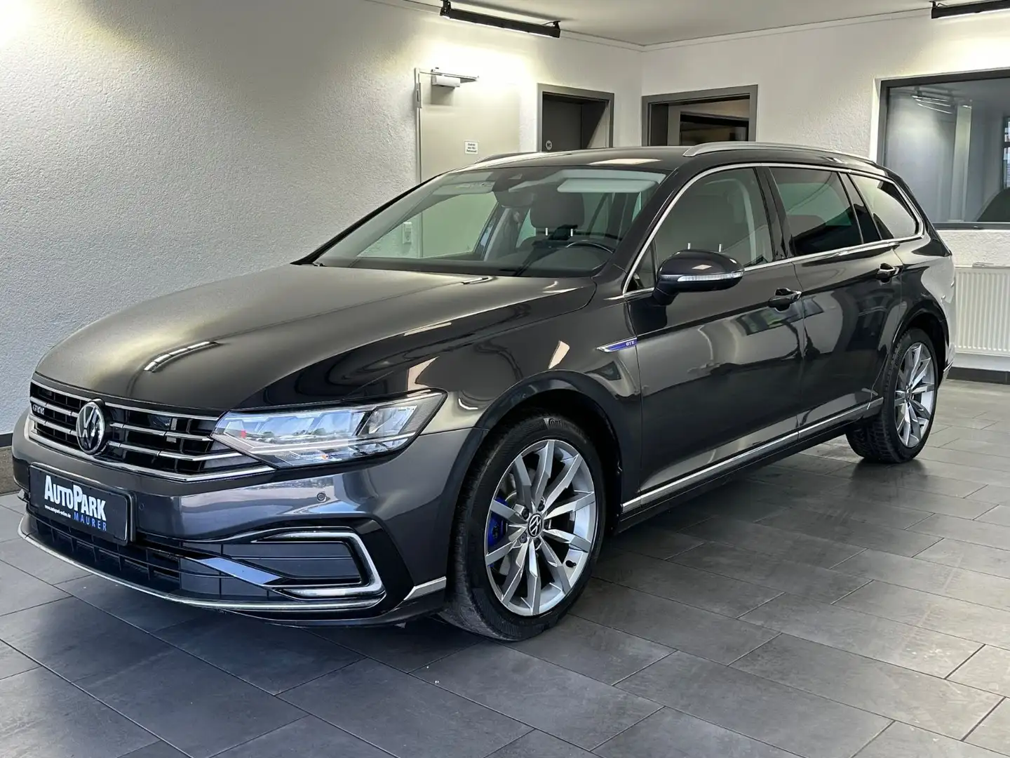 Volkswagen Passat Variant GTE Grau - 2