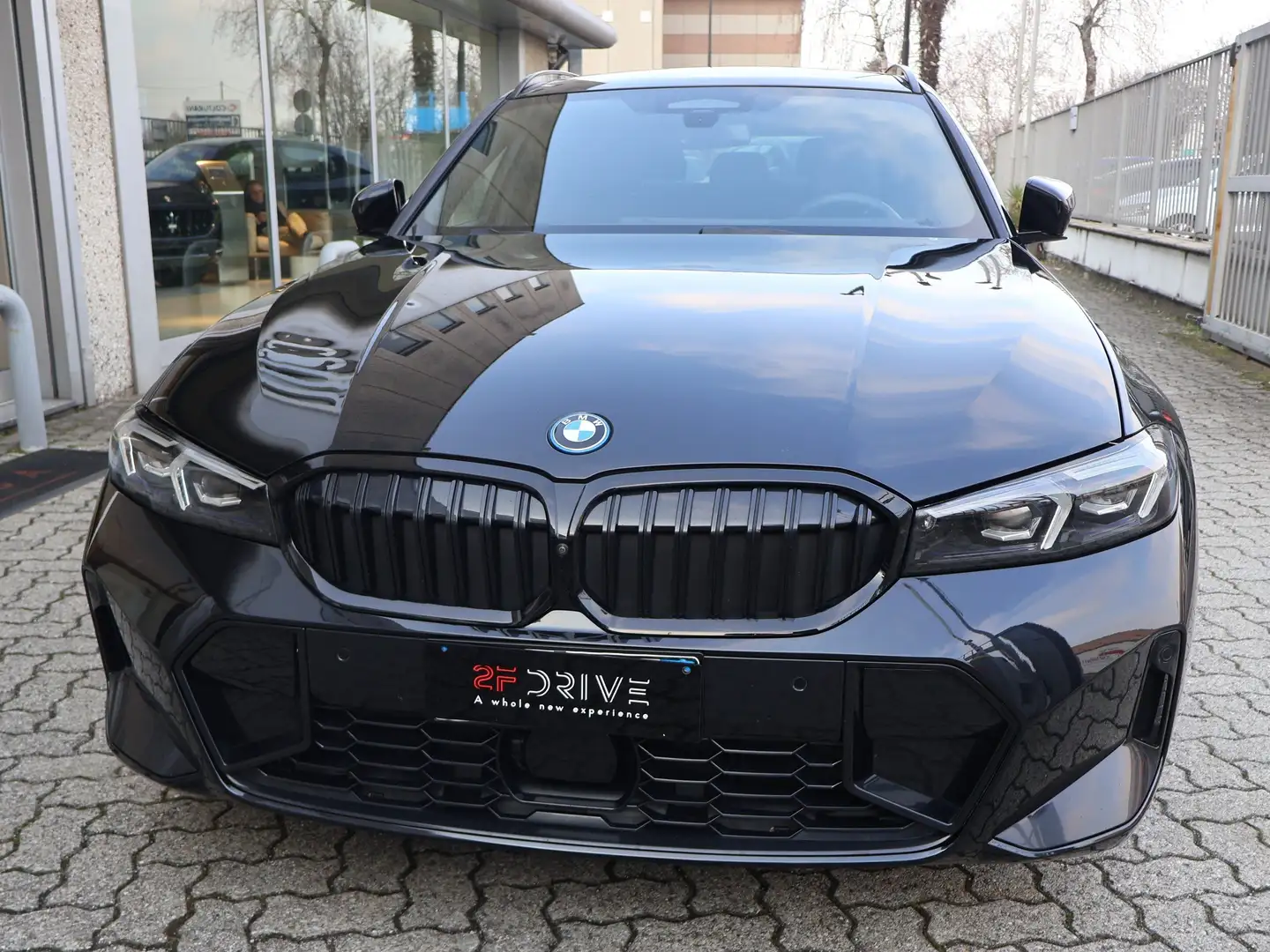 BMW 320 e Touring G21 Schwarz - 2