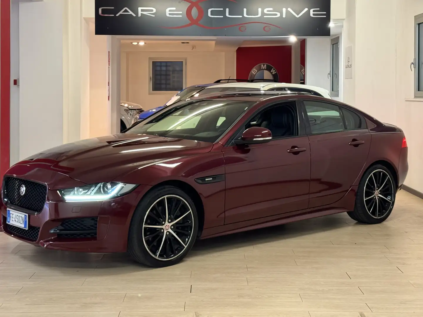 Jaguar XE 2.0d Portfolio 4x4 180cv Aut-Tetto-IvaEsp-Splendid Rosso - 1