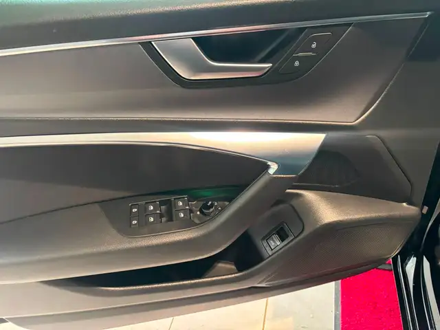 Audi A6 view 12