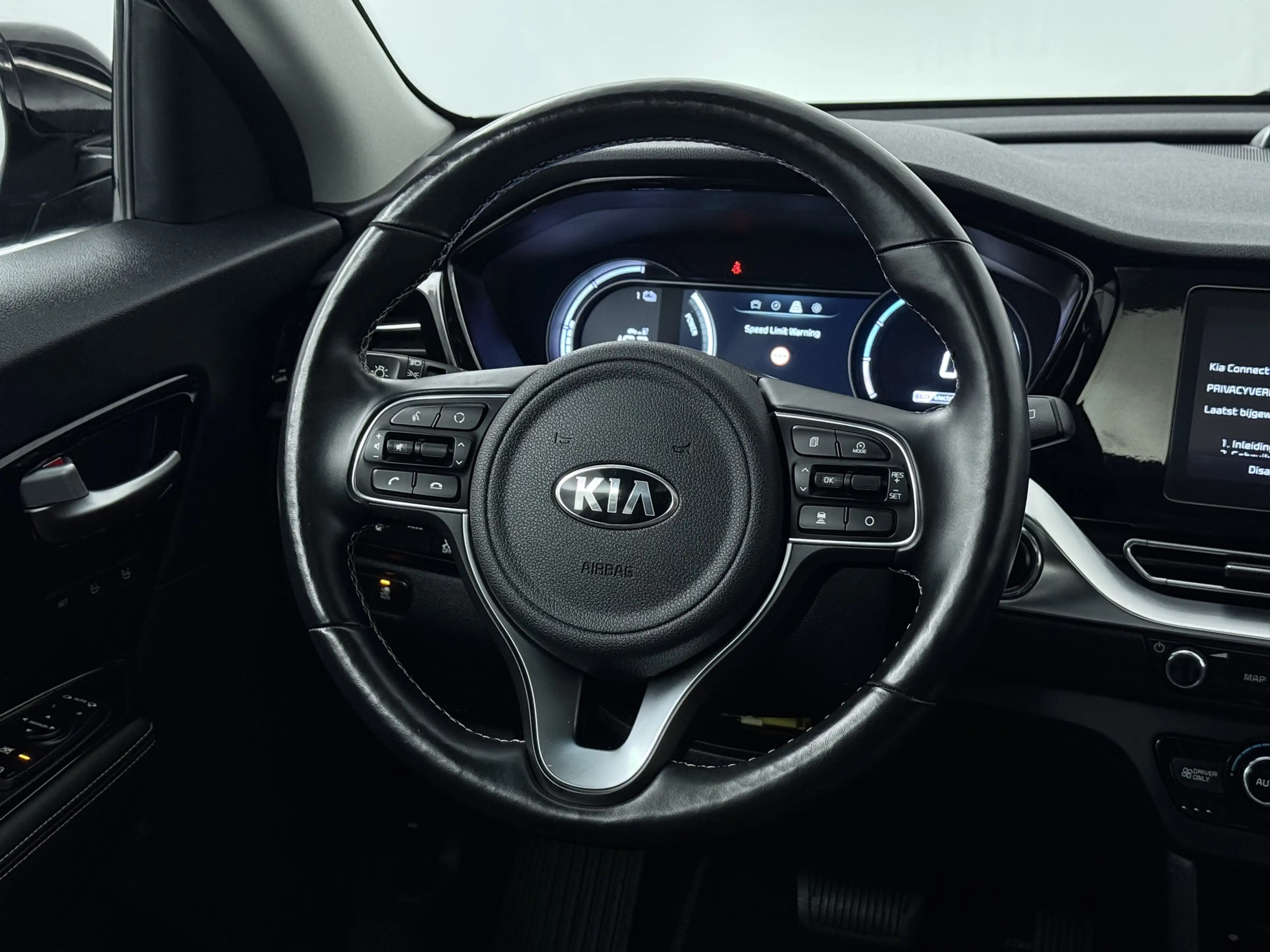 Kia e-Niro ExecutiveLine 64 kWh | Schuif/kanteldak | Lederen — photo 4