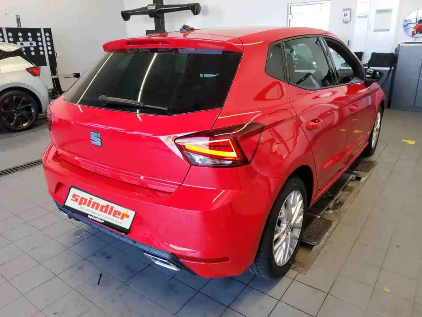 SEAT Ibiza FR 1.5 TSI DSG / LED, Navi, RFK, SHZ, DAB+ Rot - 2