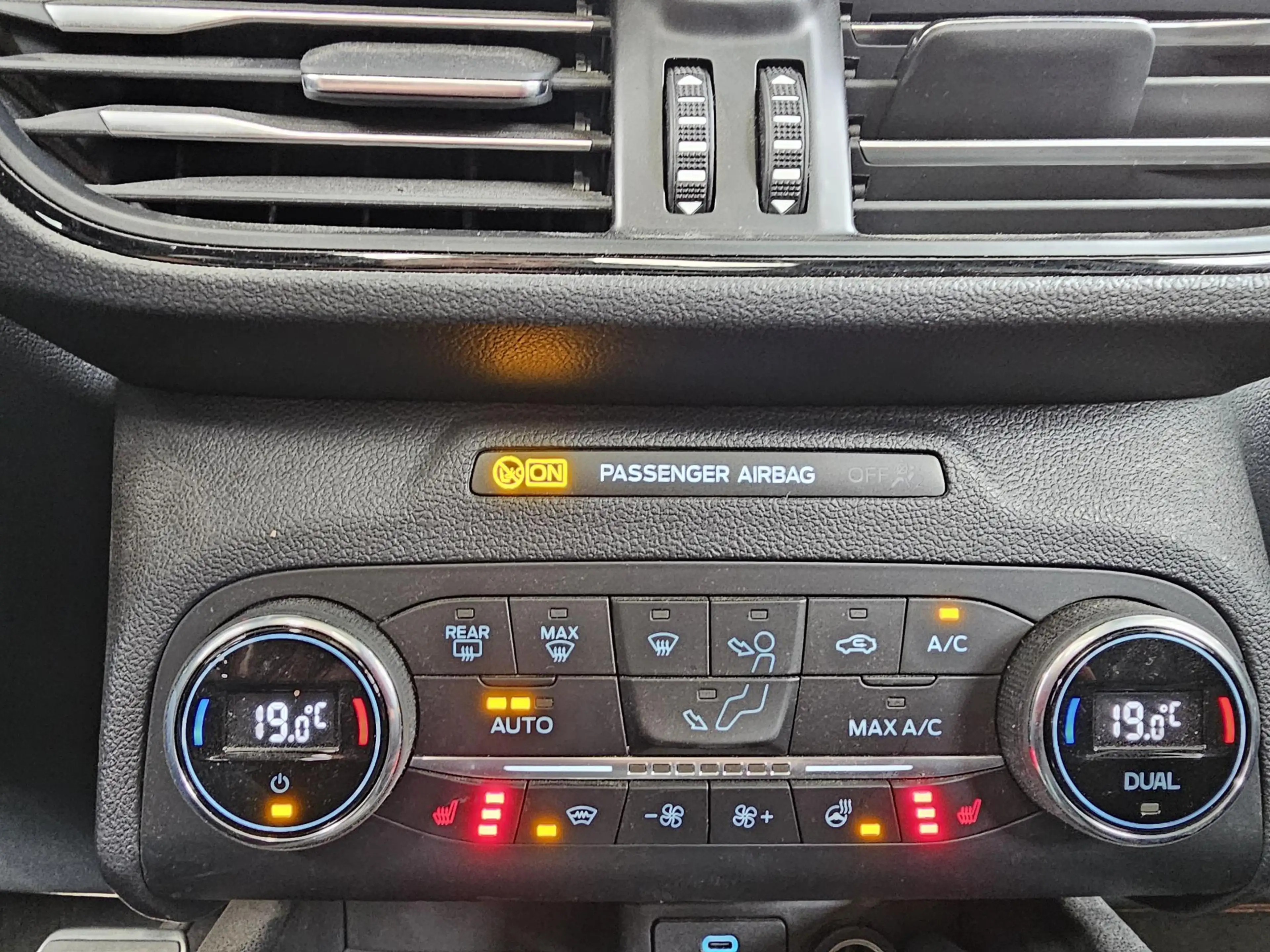 Ford Kuga 2.5 PHEV ST-Line X — photo 13