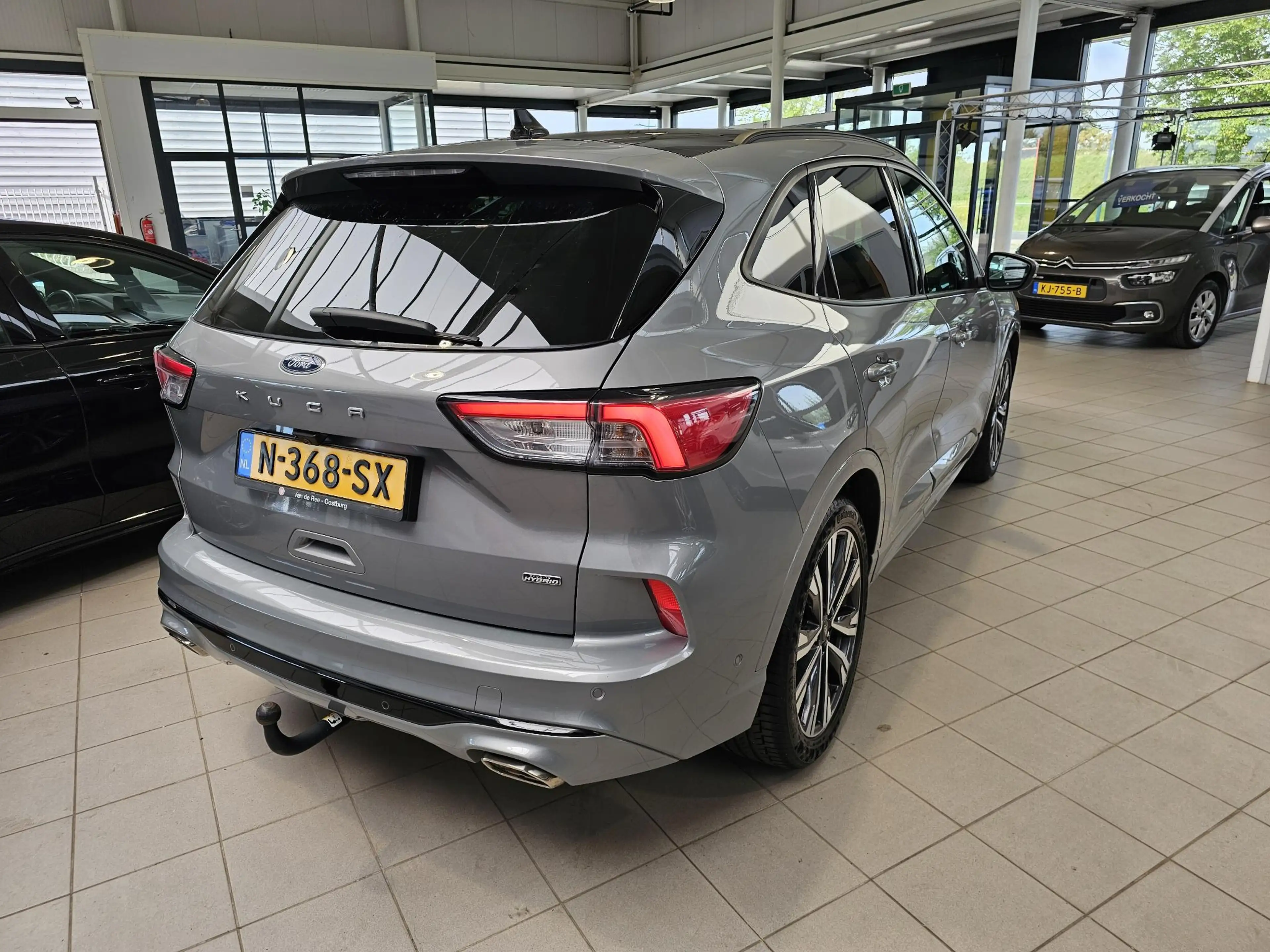 Ford Kuga 2.5 PHEV ST-Line X — photo 3