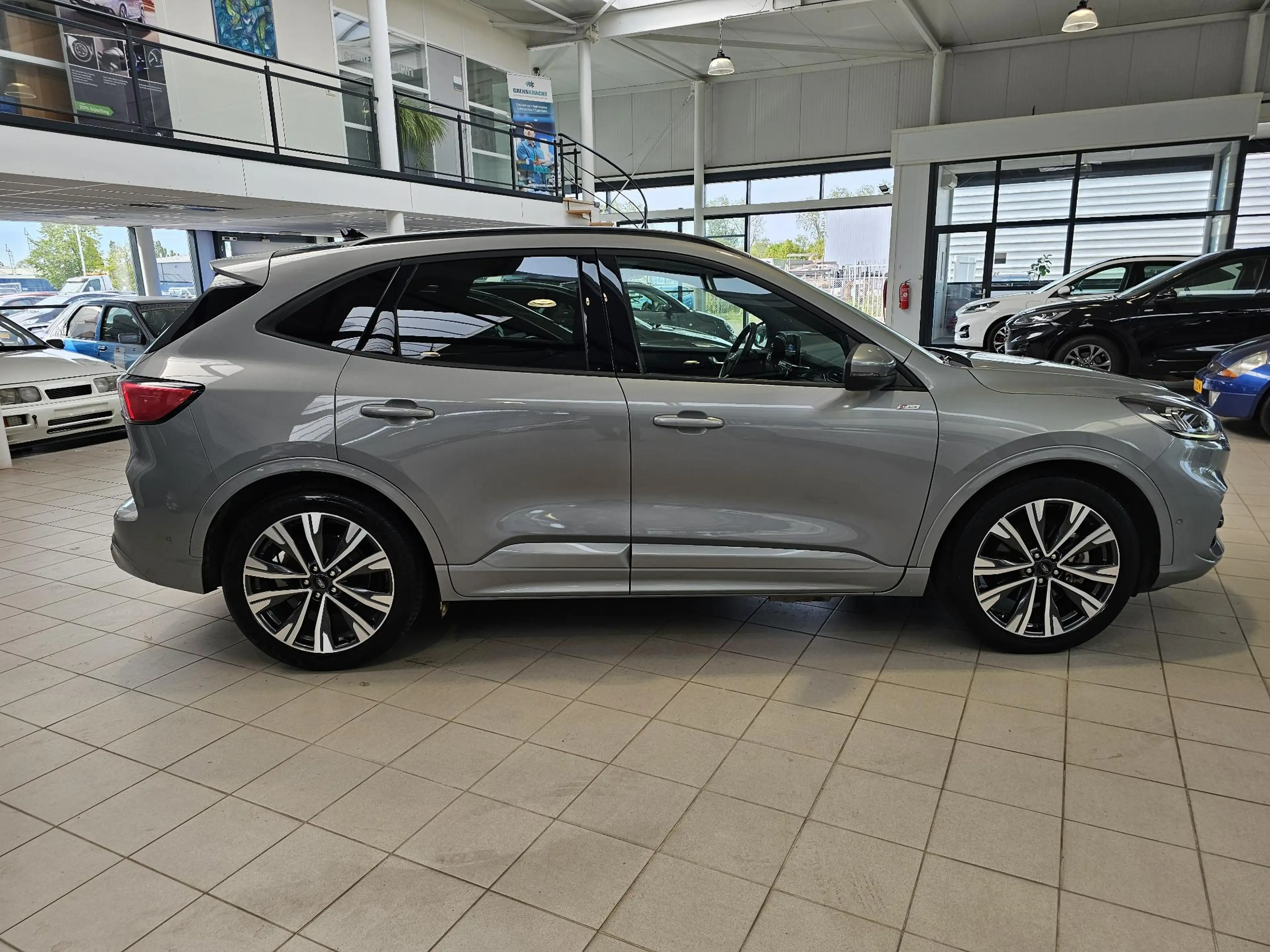 Ford Kuga 2.5 PHEV ST-Line X — photo 2