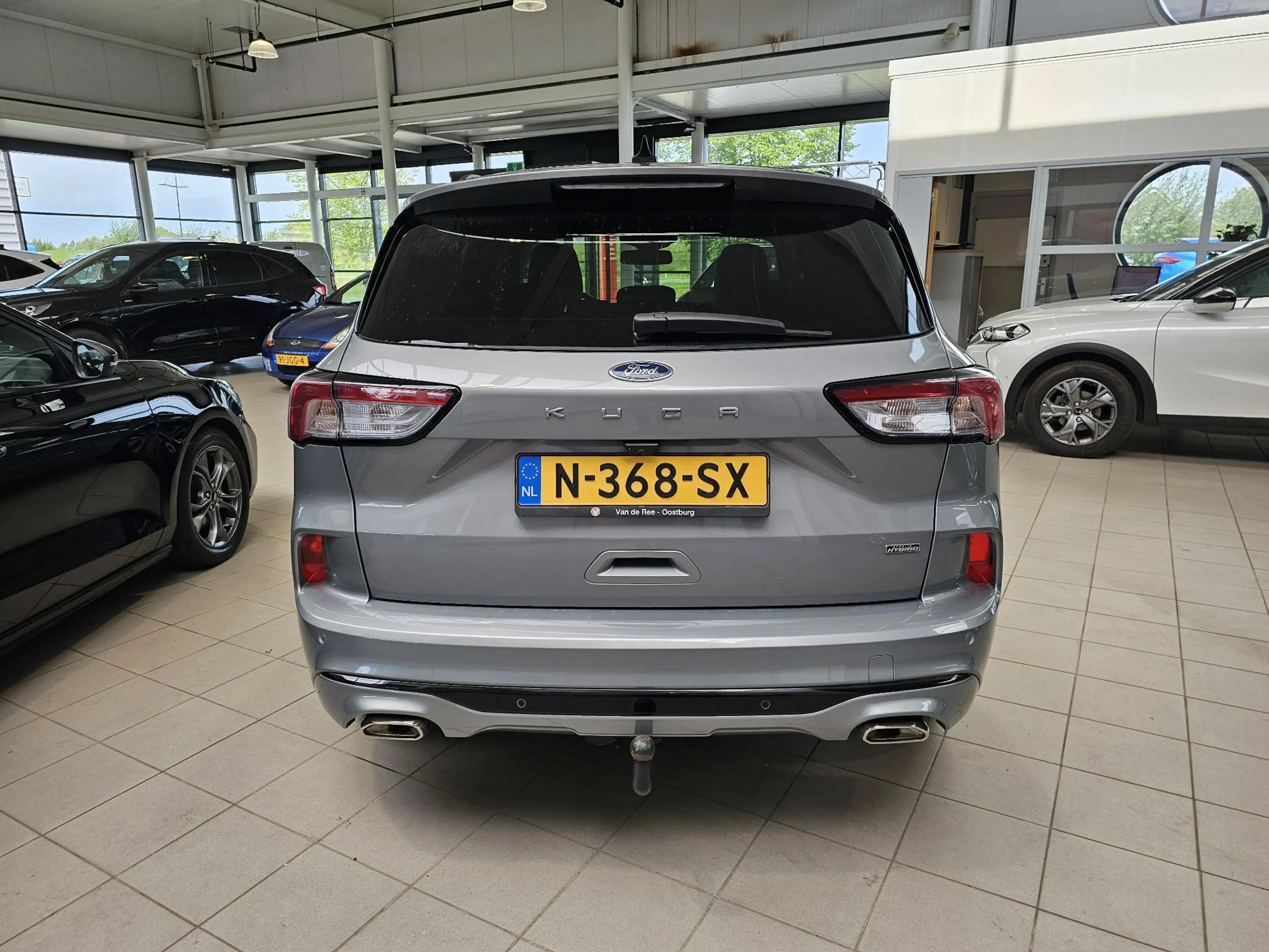 Ford Kuga 2.5 PHEV ST-Line X — photo 4