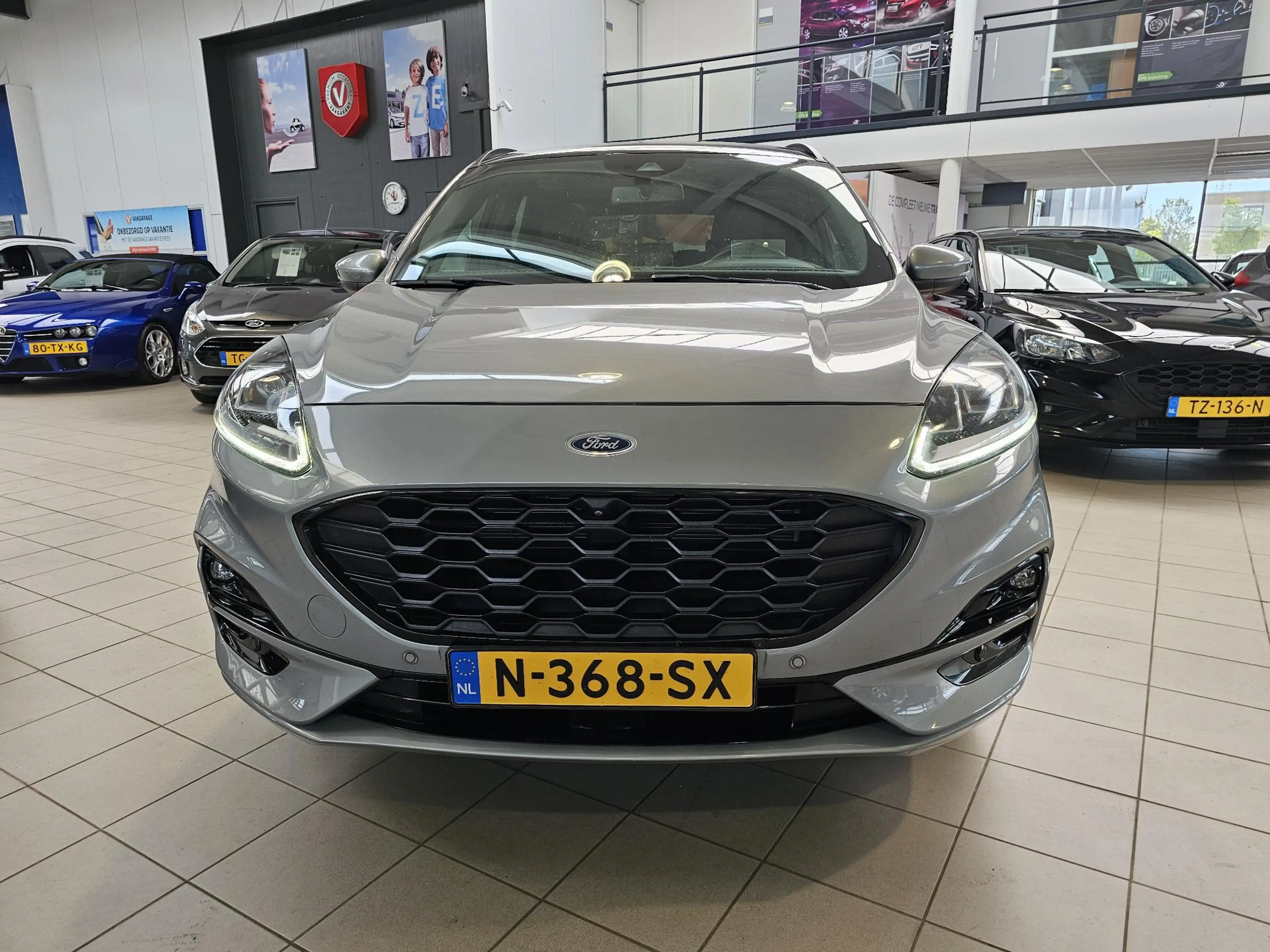Ford Kuga 2.5 PHEV ST-Line X — photo 11