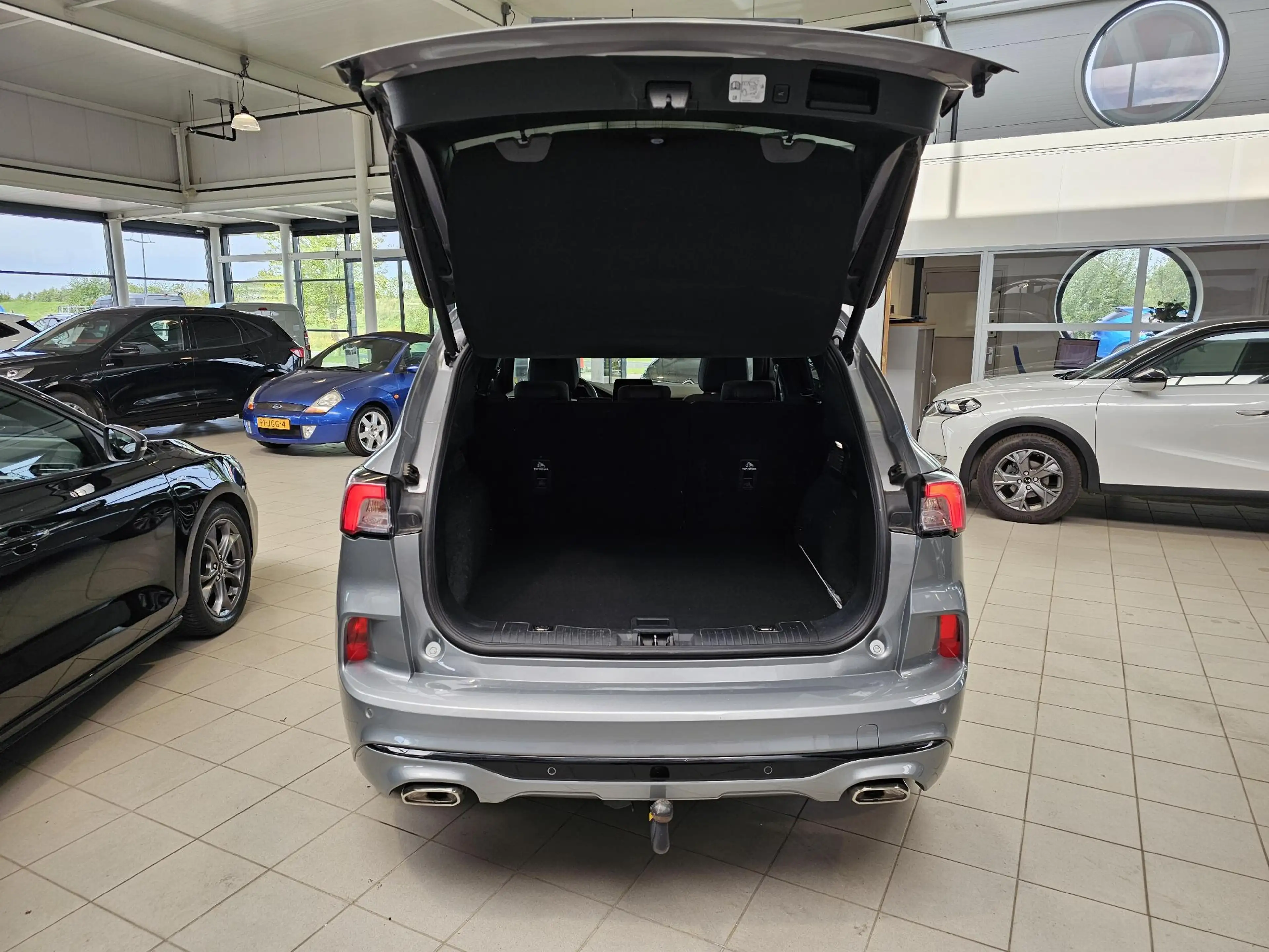 Ford Kuga 2.5 PHEV ST-Line X — photo 5