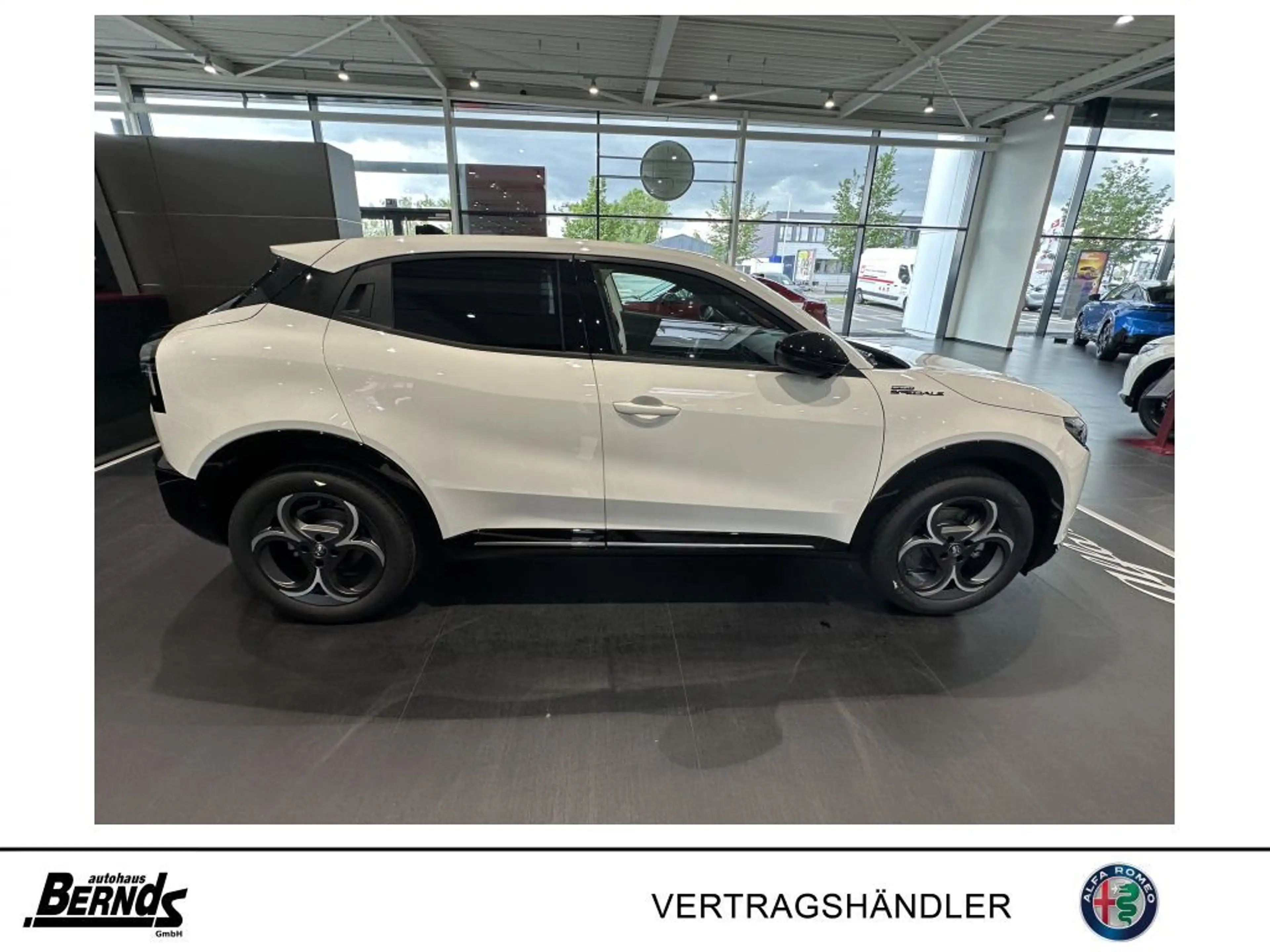 Alfa Romeo Junior 1.2 VGT Ibrida Sport Speciale ohne Tech Paket — photo 10