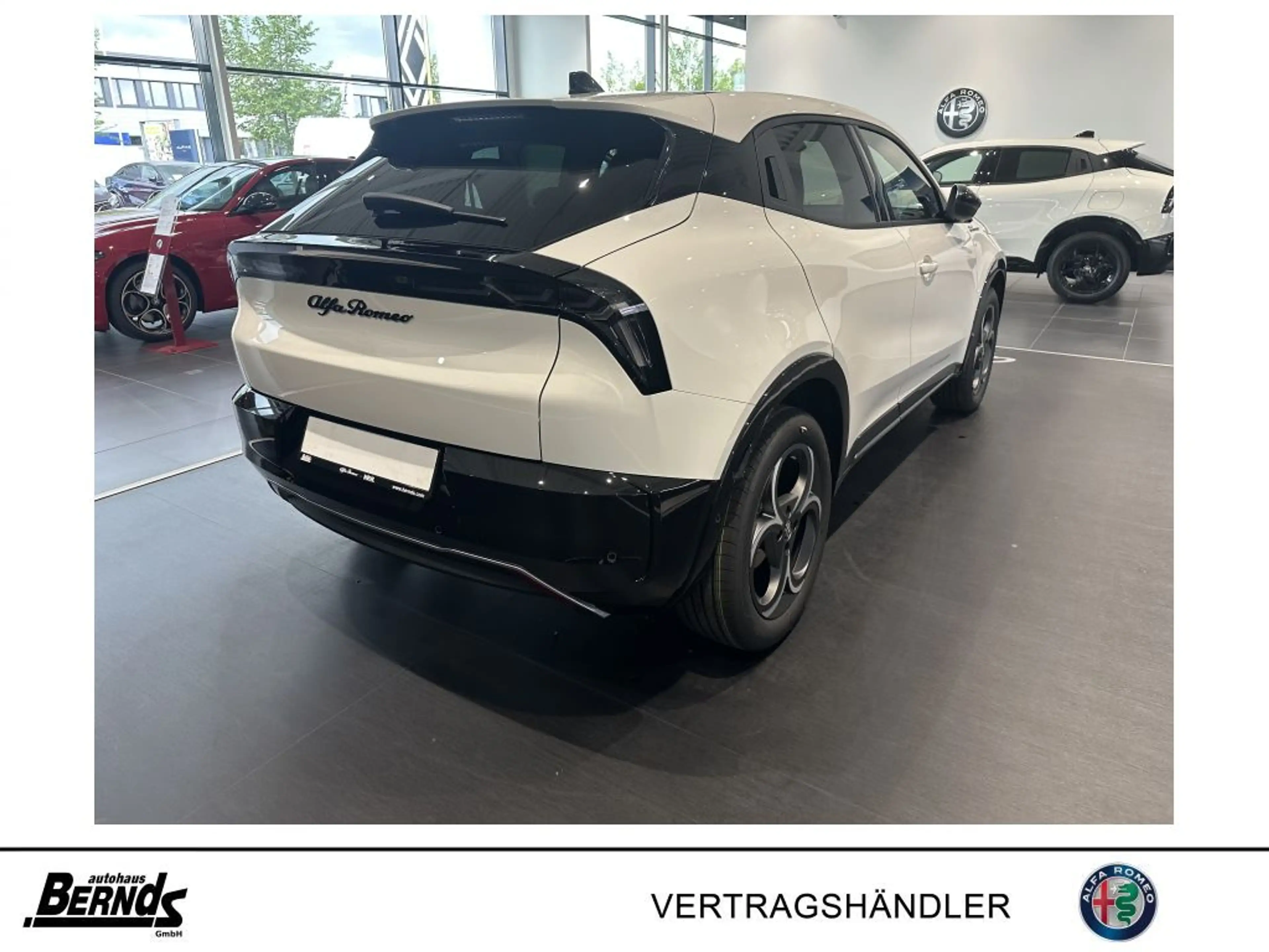 Alfa Romeo Junior 1.2 VGT Ibrida Sport Speciale ohne Tech Paket — photo 9