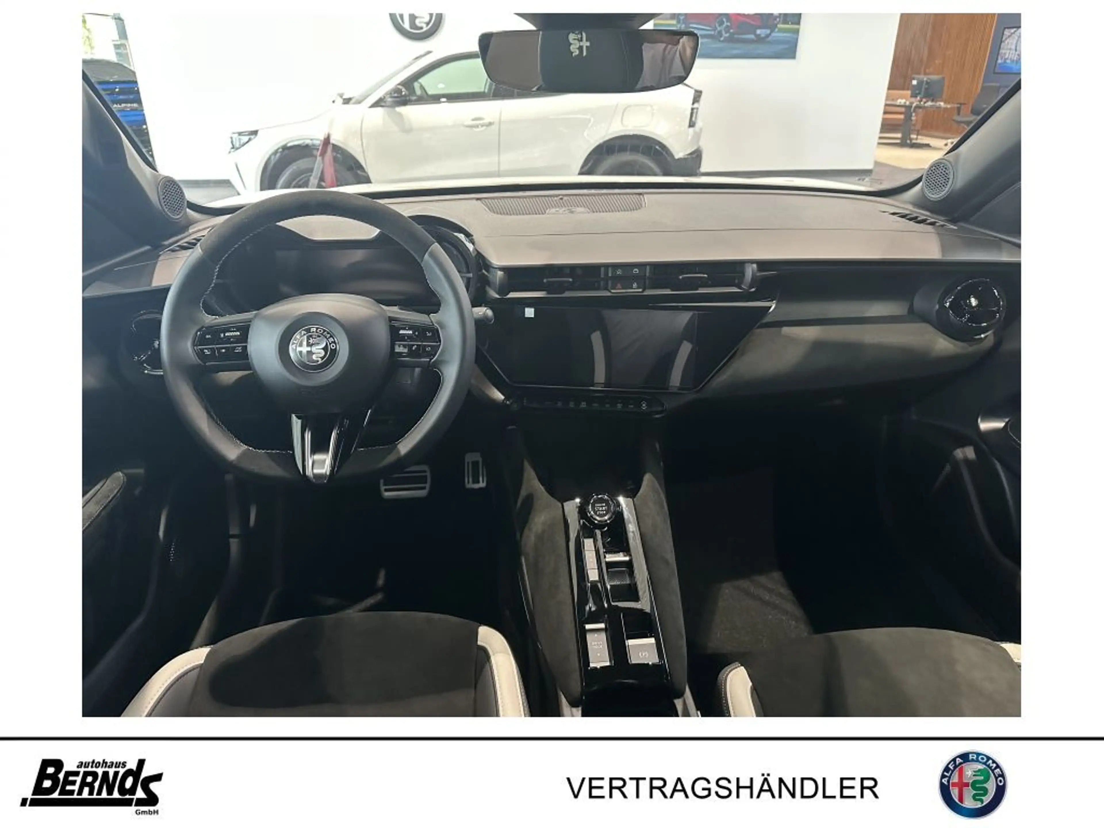 Alfa Romeo Junior 1.2 VGT Ibrida Sport Speciale ohne Tech Paket — photo 4