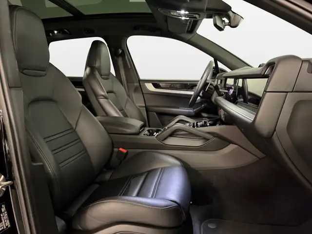 Porsche Cayenne view 12