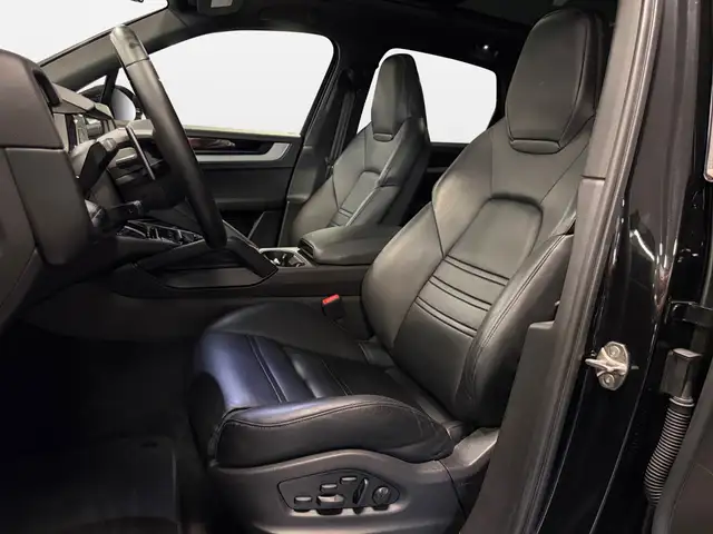 Porsche Cayenne view 13