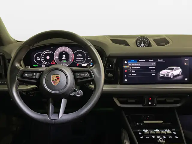 Porsche Cayenne view 10