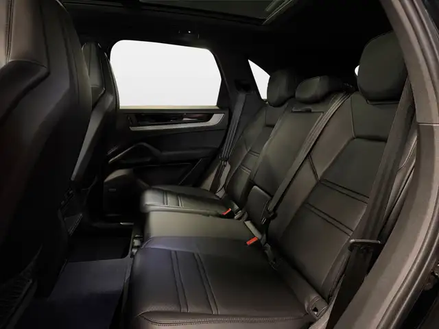 Porsche Cayenne view 14