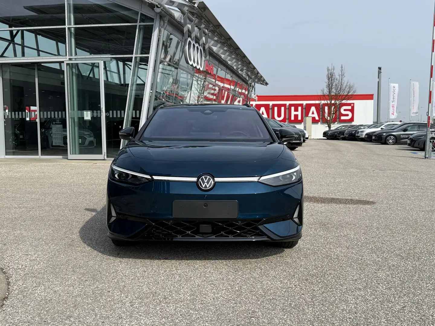 Volkswagen ID.7 Tourer GTX 4MOTION 250 kW Business Blau - 2