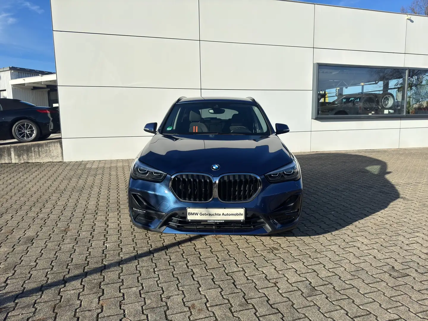 BMW X1 sDrive20d Sport Line LED+Navi+AHK+PDC+GRA Blau - 2