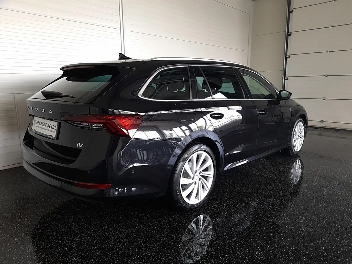 Skoda Octavia Combi STYLE PHEV DSG *MATRIX-LED / 18 ZOLL / HE... Schwarz - 2