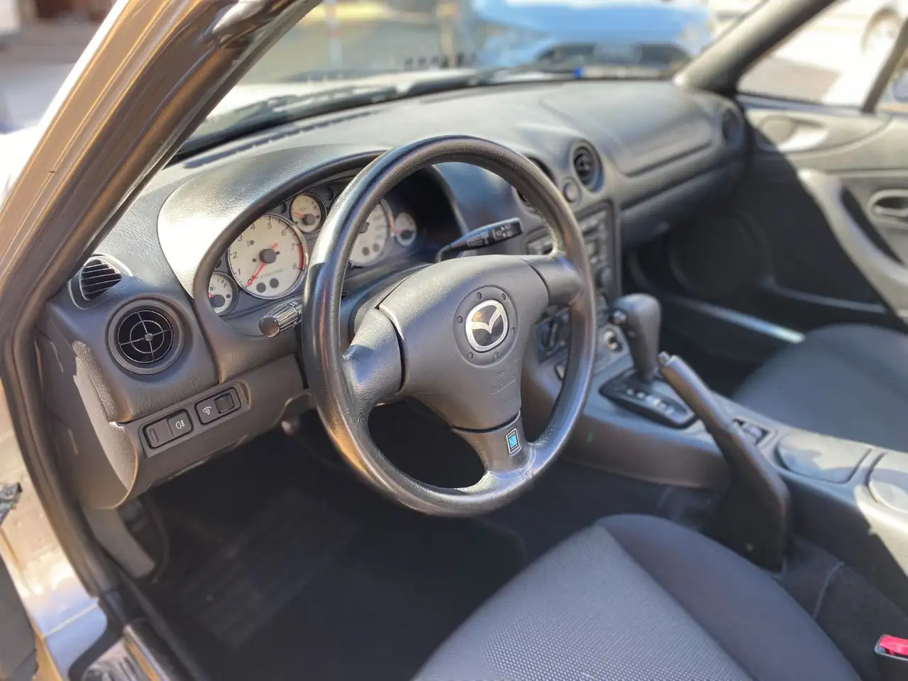 Mazda MX-5 1.9 16V Automatik Hardtop 1.HAND, foto 11