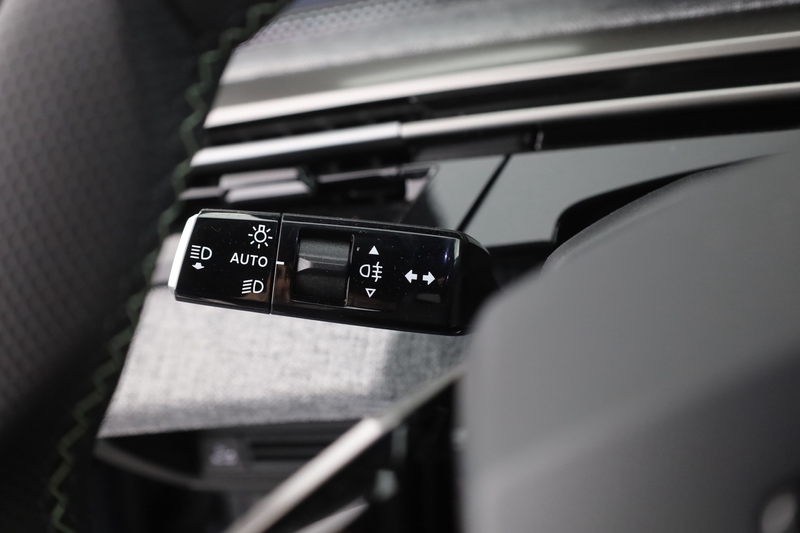 Peugeot 5008 GT 1.2 Hybrid Aut. Matrix ACC 7-Sitzer — photo 18