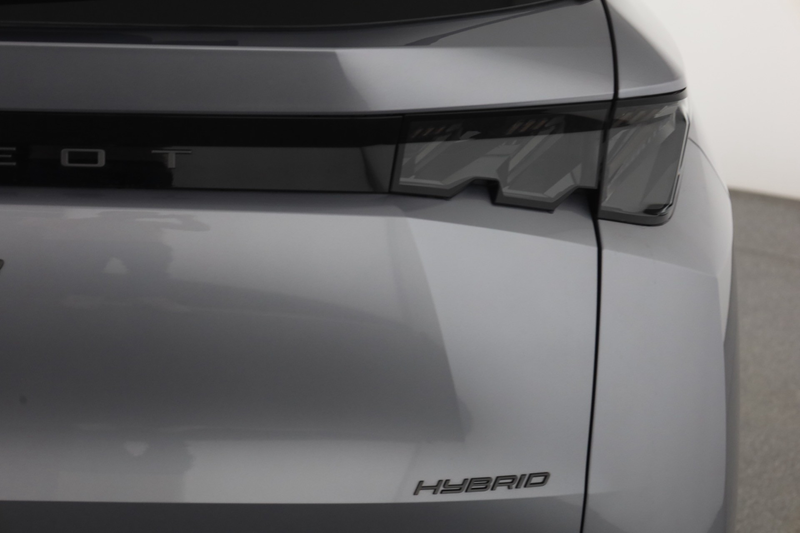 Peugeot 5008 GT 1.2 Hybrid Aut. Matrix ACC 7-Sitzer — photo 29