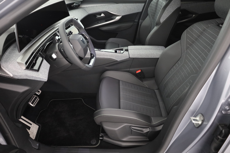 Peugeot 5008 GT 1.2 Hybrid Aut. Matrix ACC 7-Sitzer — photo 21