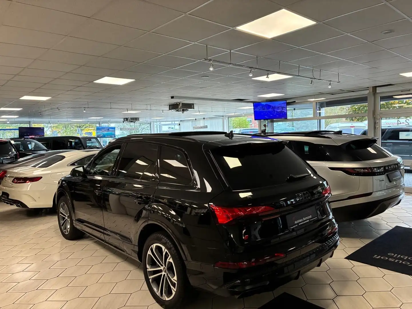 Audi Q7 55 - 3,0 TFSI quattro - 7 Sitzer Schwarz - 1