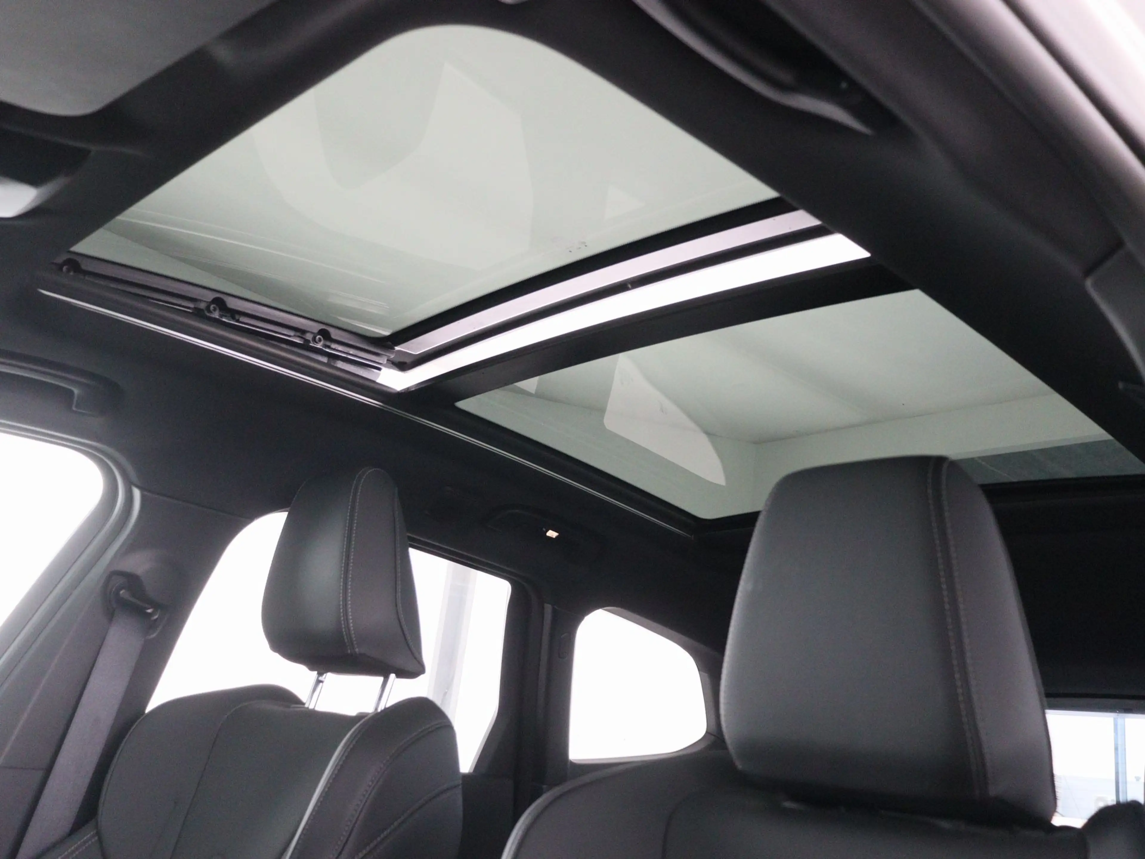 BMW iX1 eDrive20 67 kWh M Sport Edition Trekhaak — photo 12