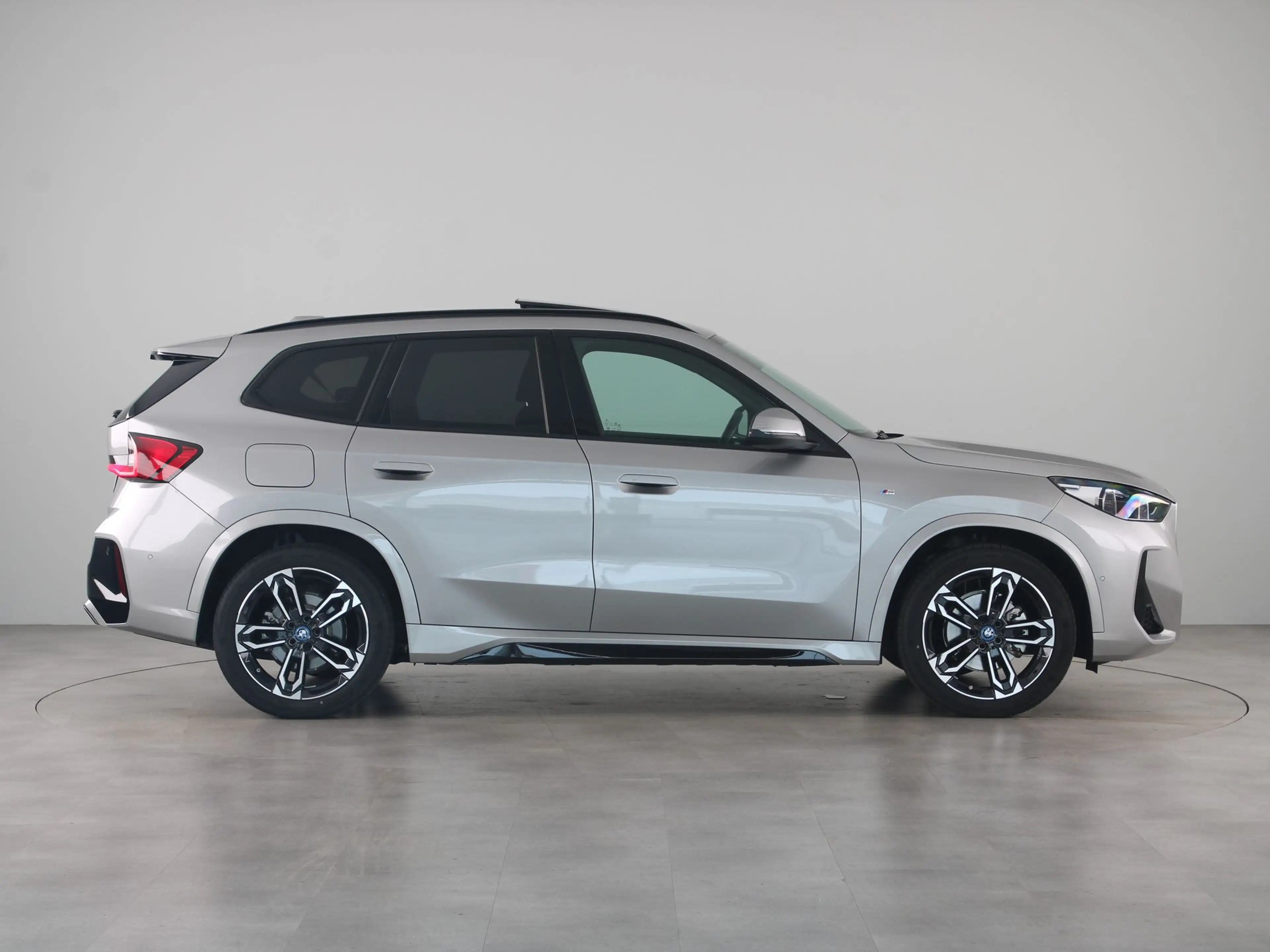 BMW iX1 eDrive20 67 kWh M Sport Edition Trekhaak — photo 4