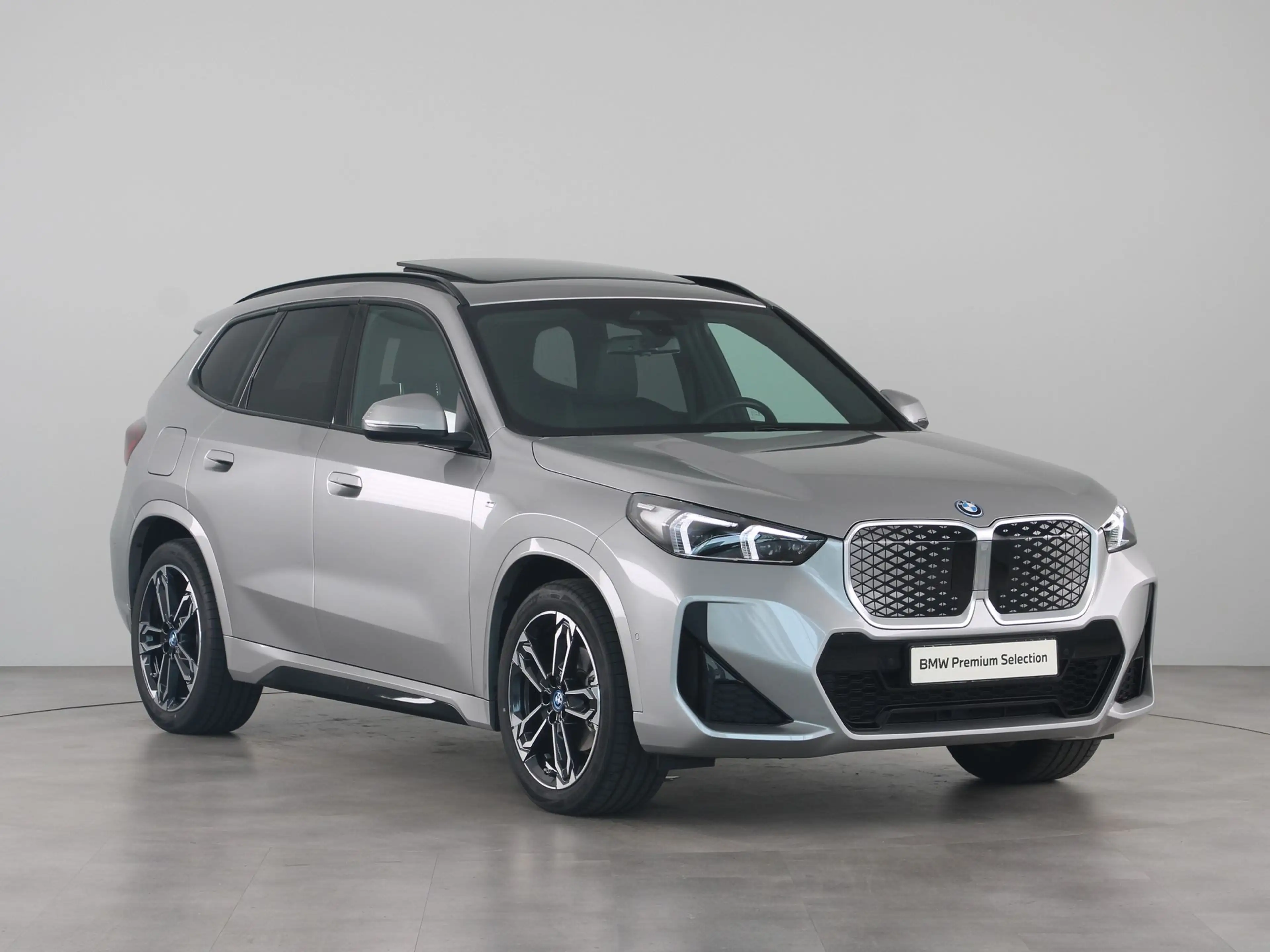 BMW iX1 eDrive20 67 kWh M Sport Edition Trekhaak — photo 3