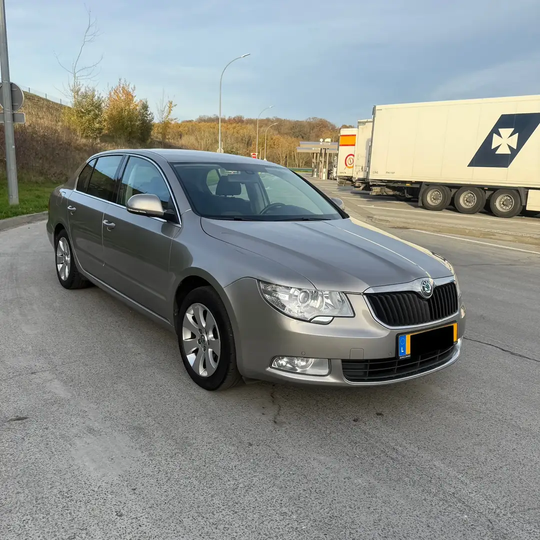 Skoda Superb 2.0 TDI DSG Elegance - 2