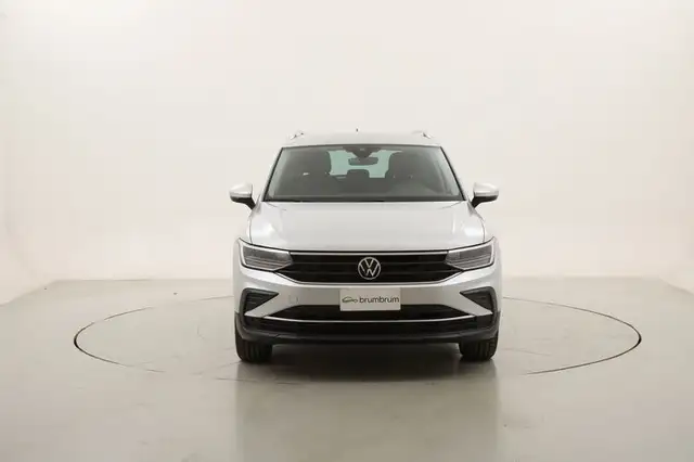 Volkswagen Tiguan view 8