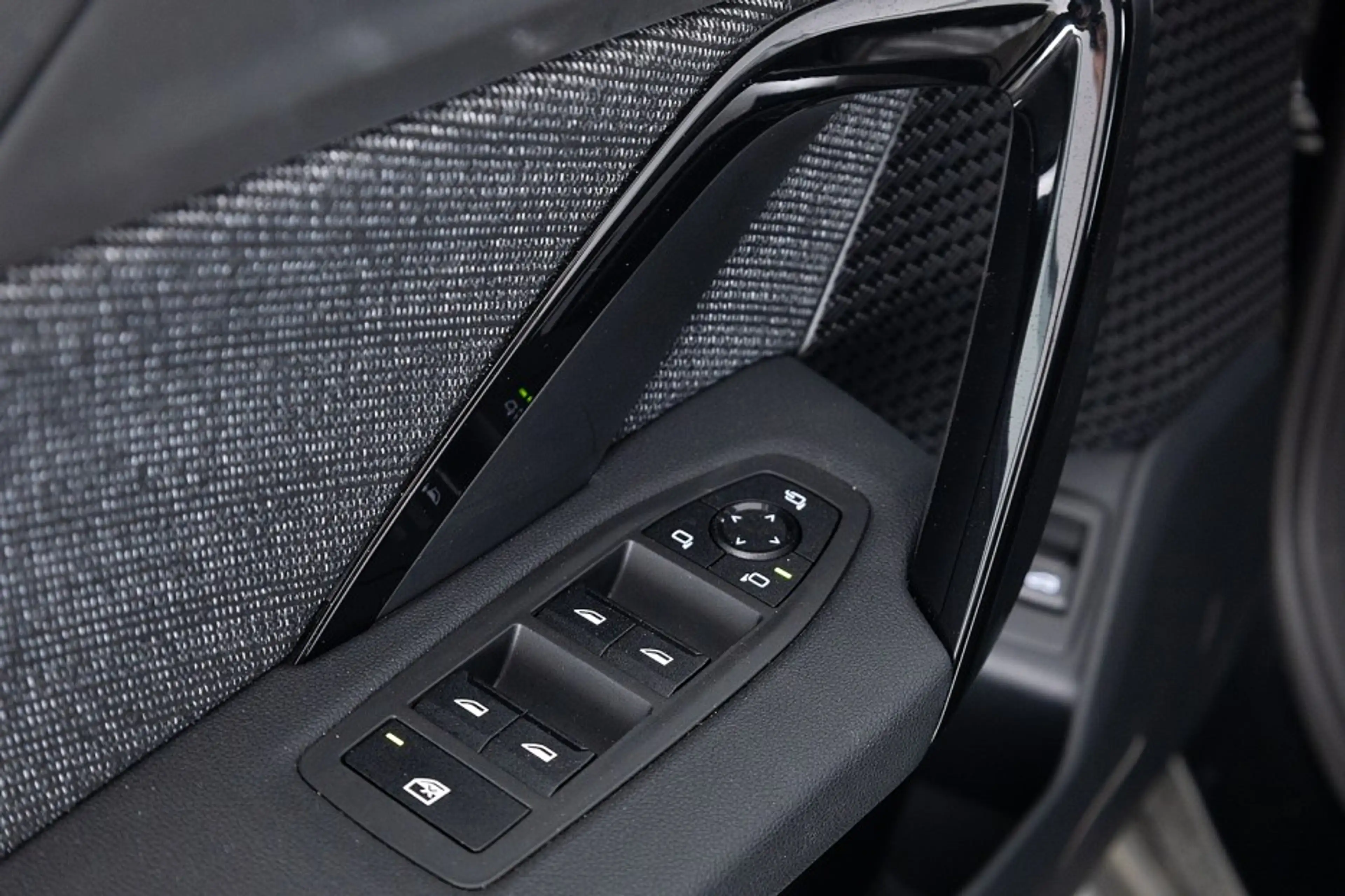 BMW iX2 eDrive20 67 kWh | Full LED | NAVI | PDC | ECC . — photo 11