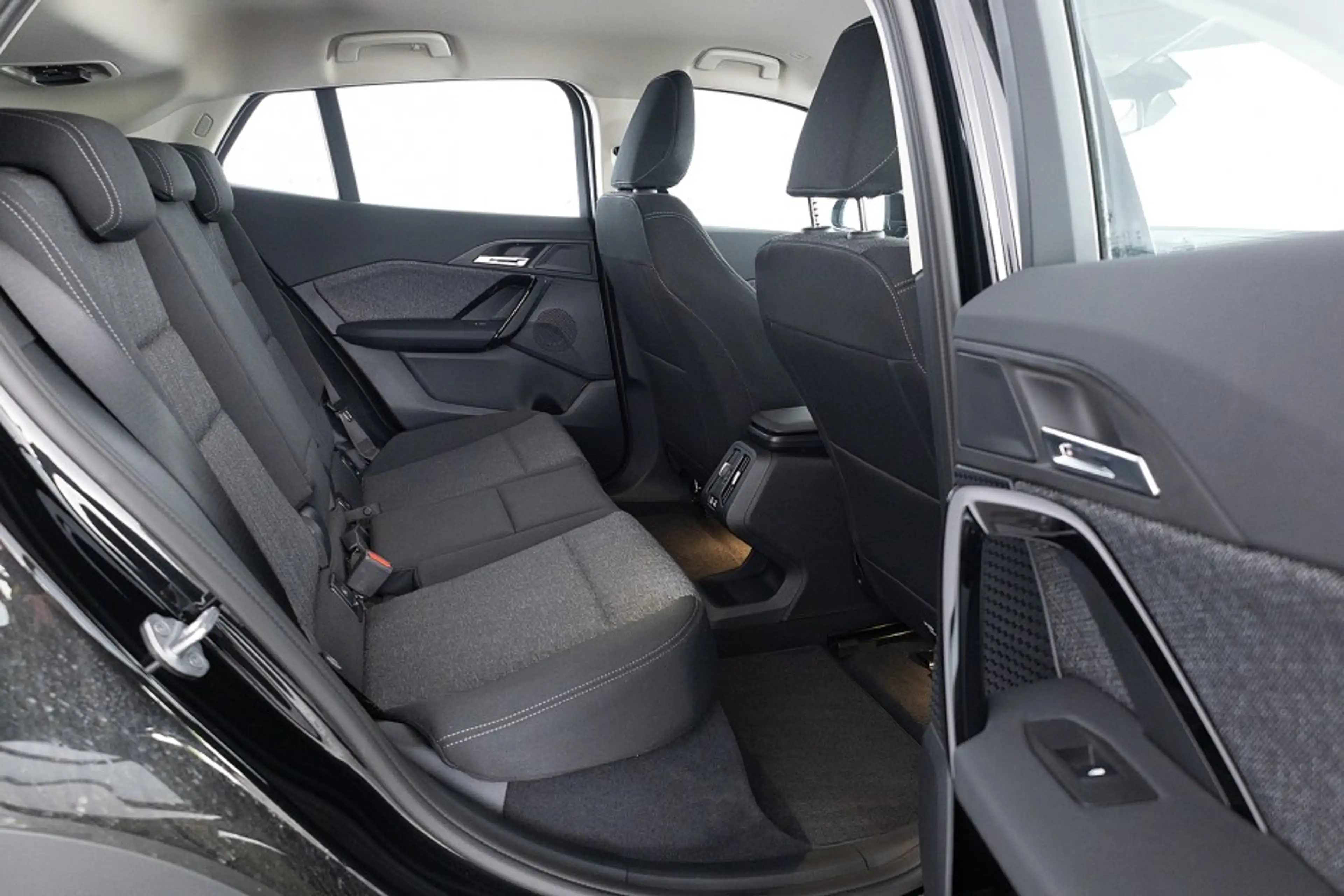 BMW iX2 eDrive20 67 kWh | Full LED | NAVI | PDC | ECC . — photo 10