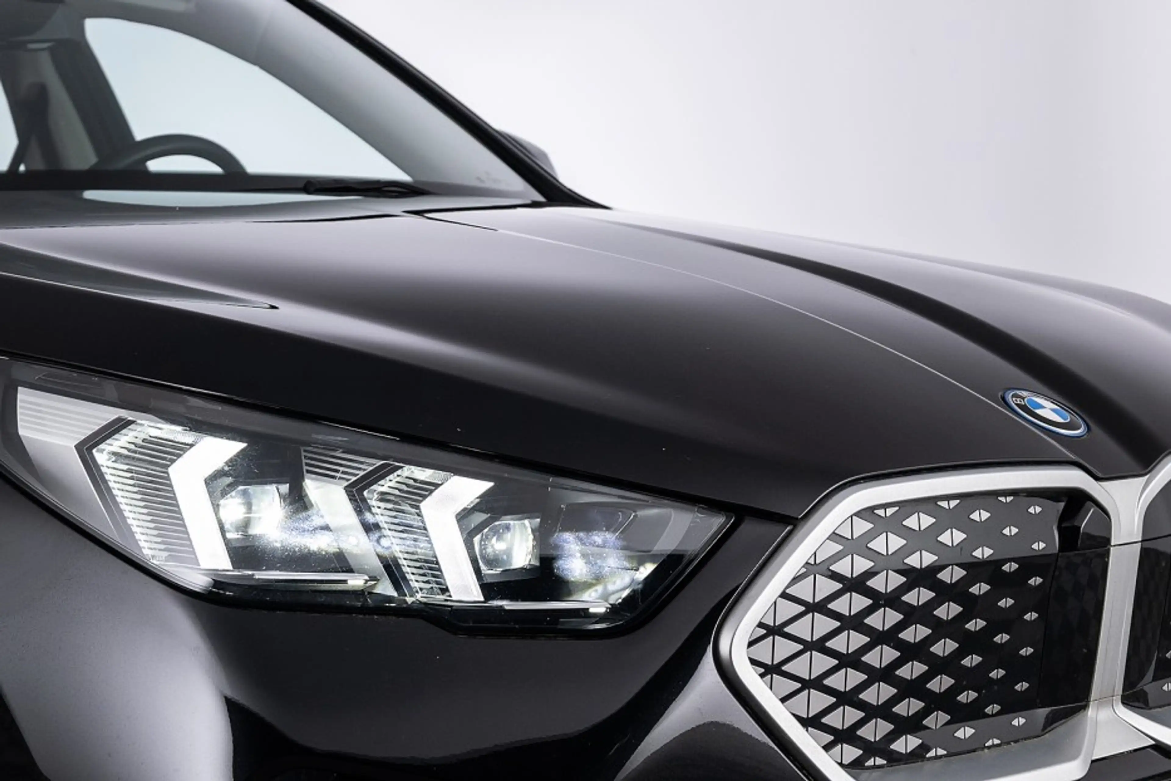 BMW iX2 eDrive20 67 kWh | Full LED | NAVI | PDC | ECC . — photo 30