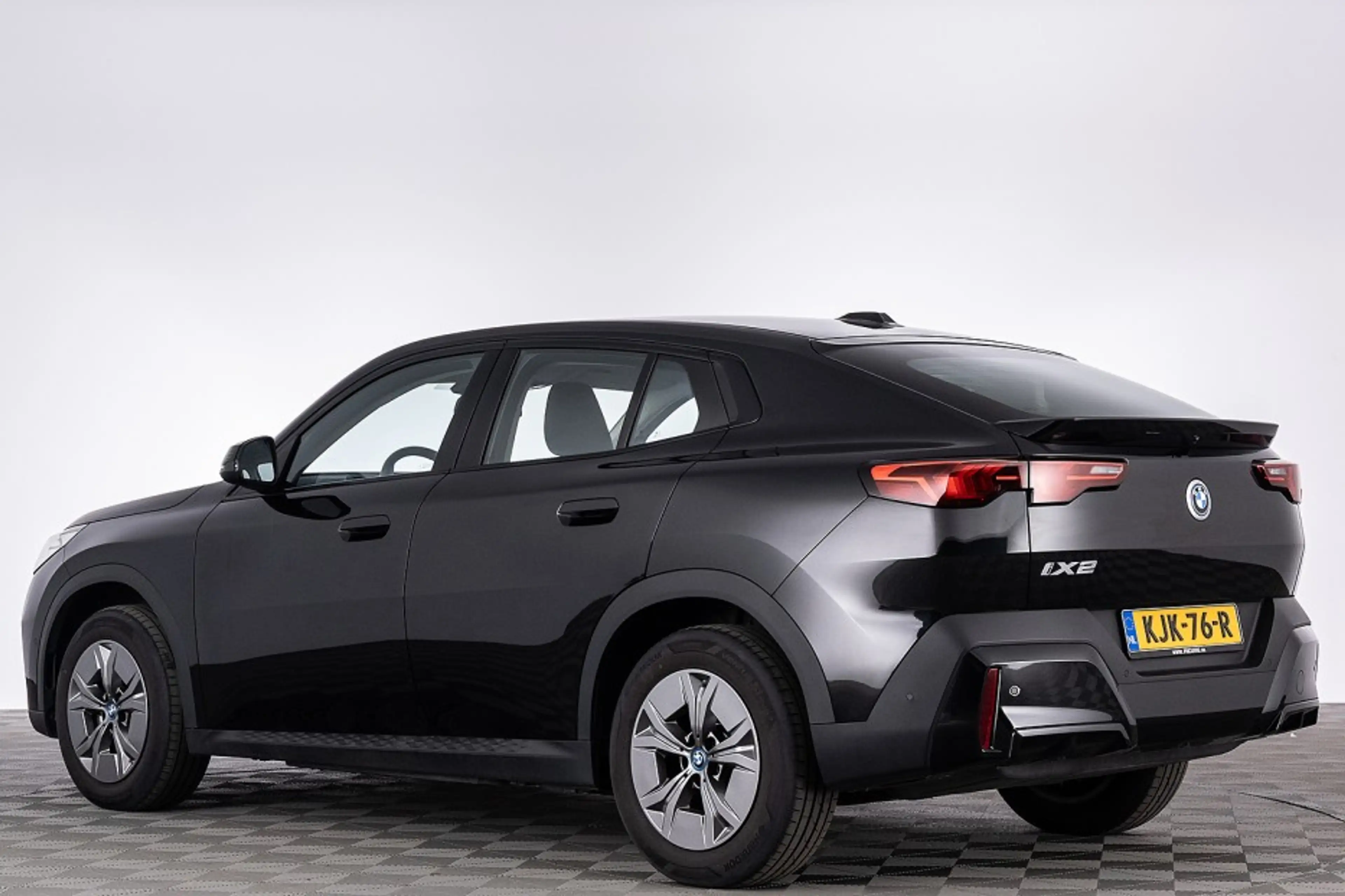 BMW iX2 eDrive20 67 kWh | Full LED | NAVI | PDC | ECC . — photo 2