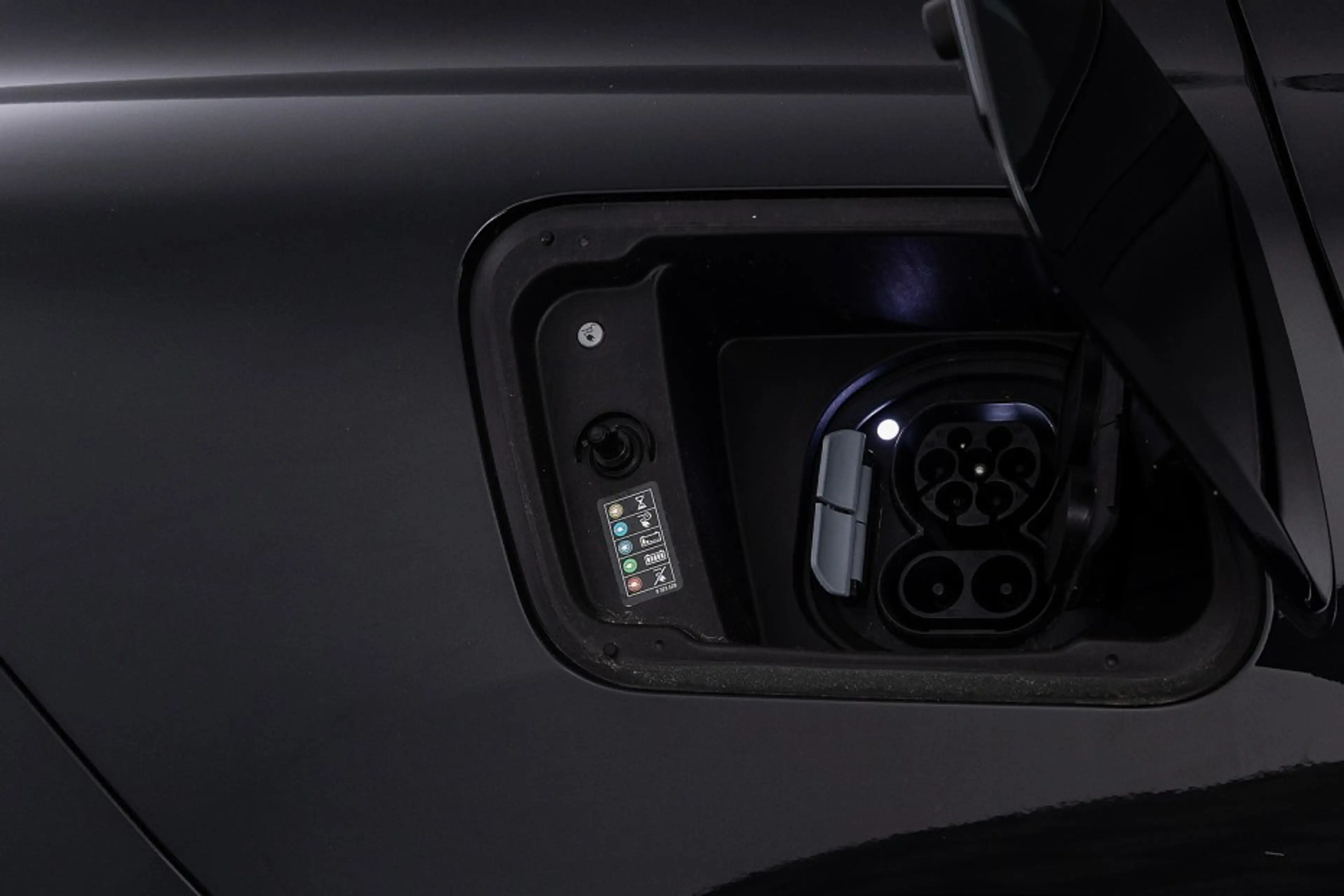 BMW iX2 eDrive20 67 kWh | Full LED | NAVI | PDC | ECC . — photo 32