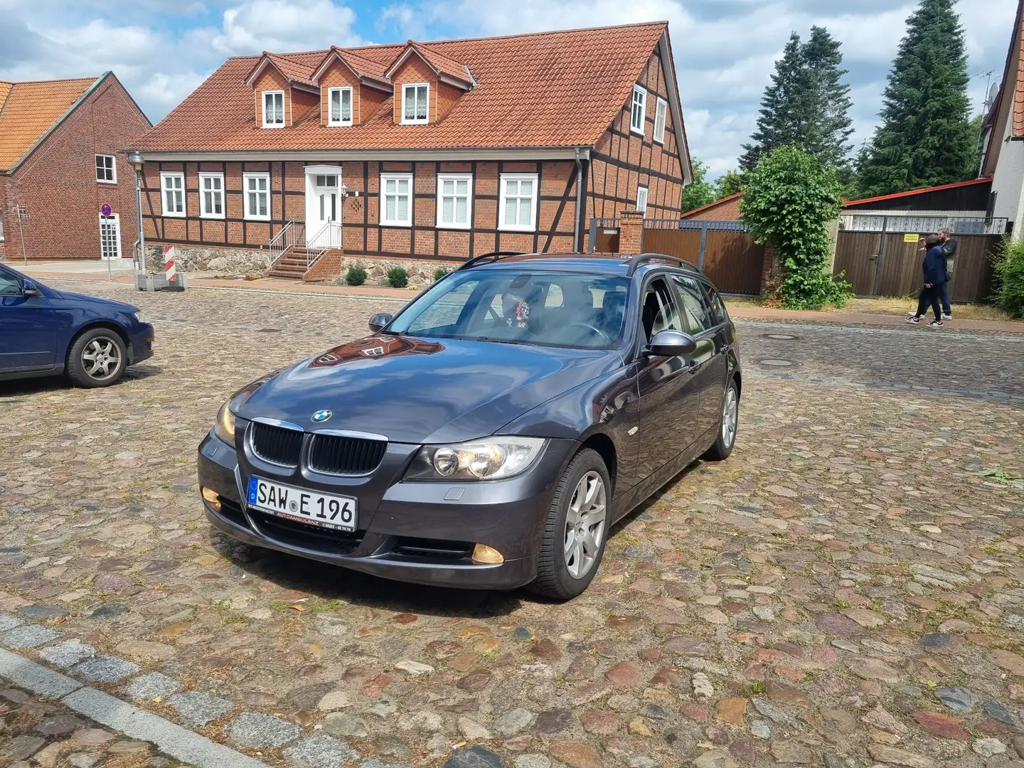 BMW 320 320i Touring - 2