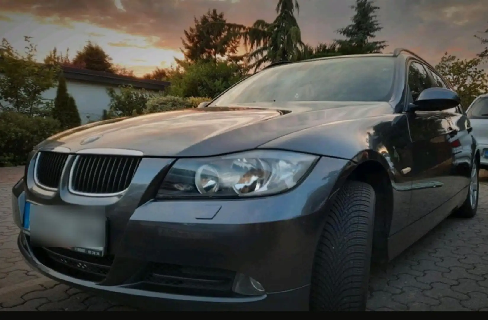 BMW 320 320i Touring - 1