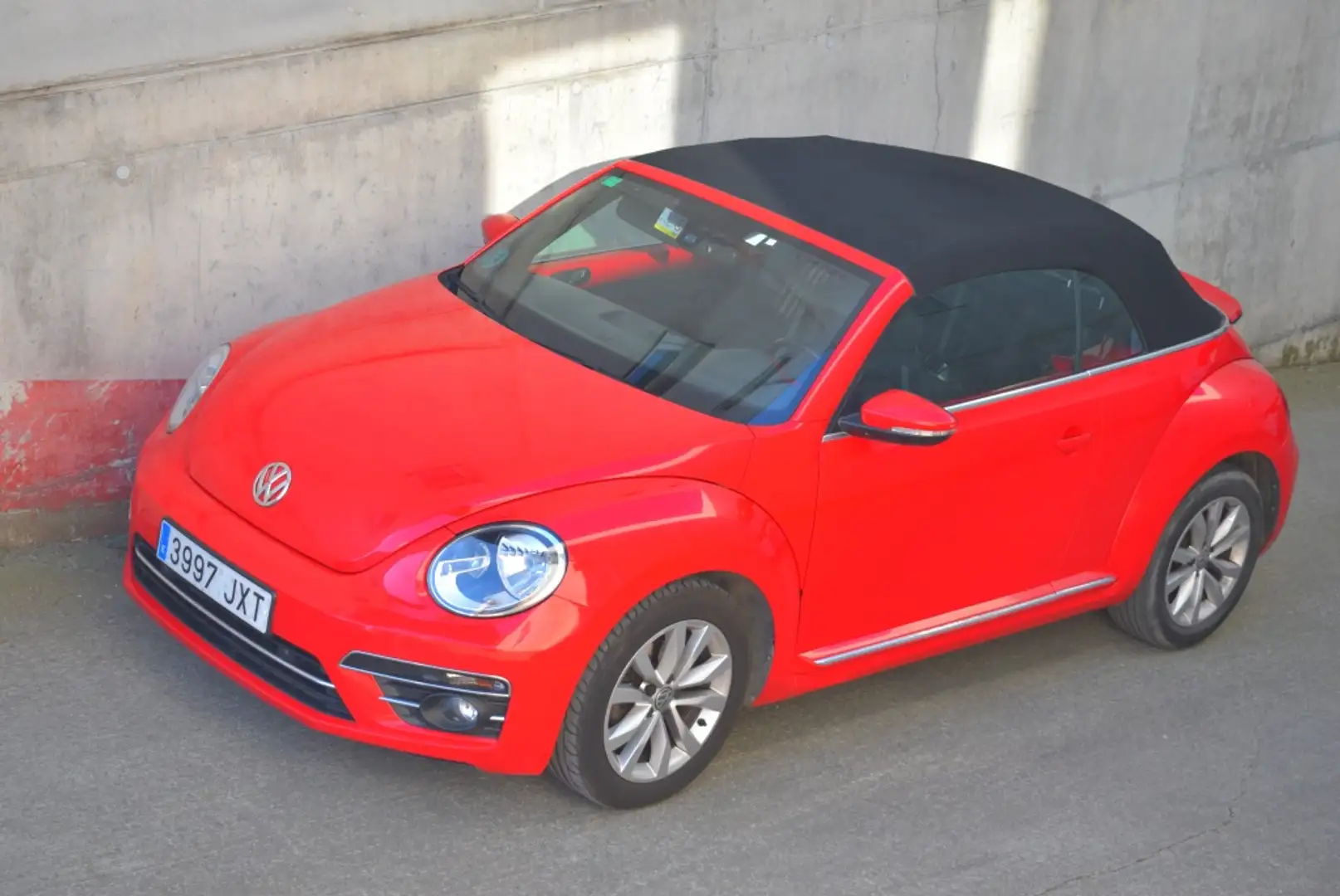 Volkswagen Beetle Cabrio 2.0TDI Beetlemanía 110 Rojo - 1