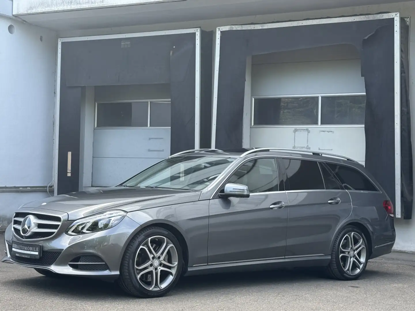 Mercedes-Benz E 400 Avantgarde LED Comand Standheizung 360° Gris - 2
